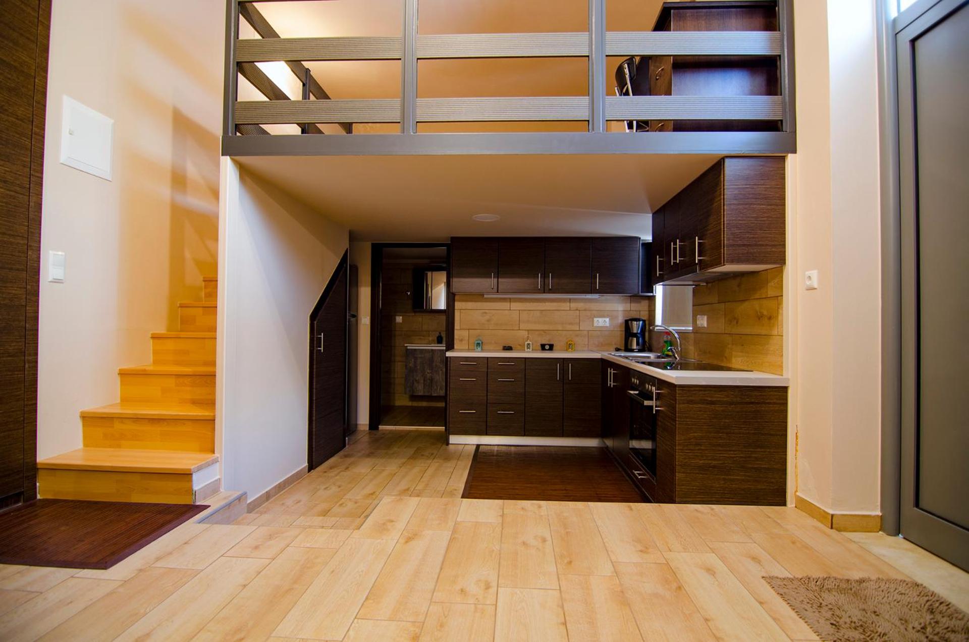 Gonis Suites