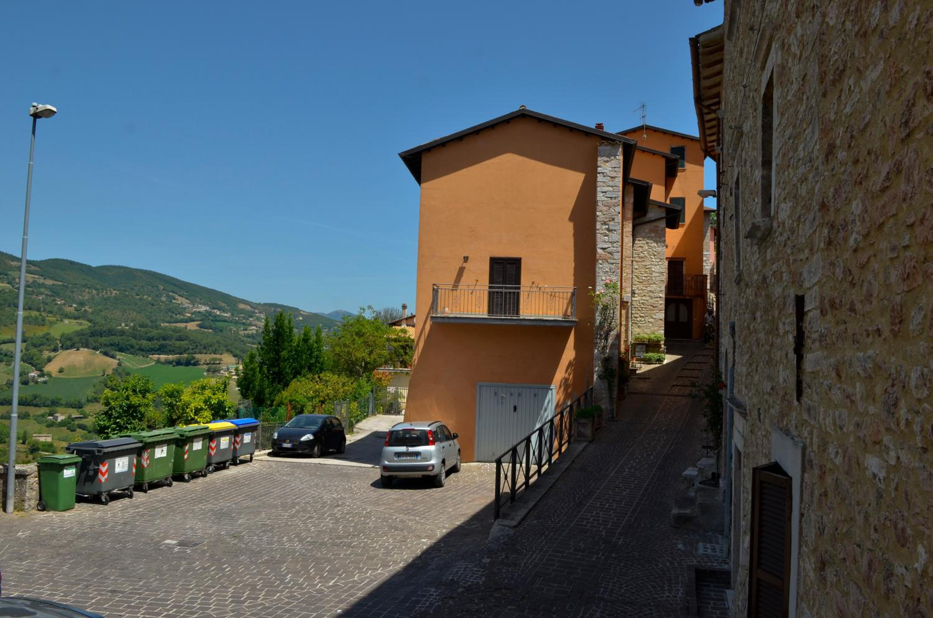 La Torre Del Cerreto view 2