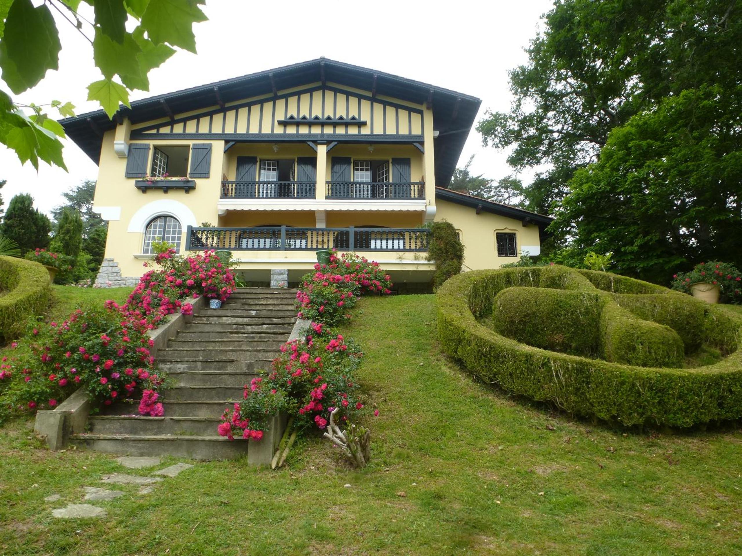 Villa La Croix Basque view 2