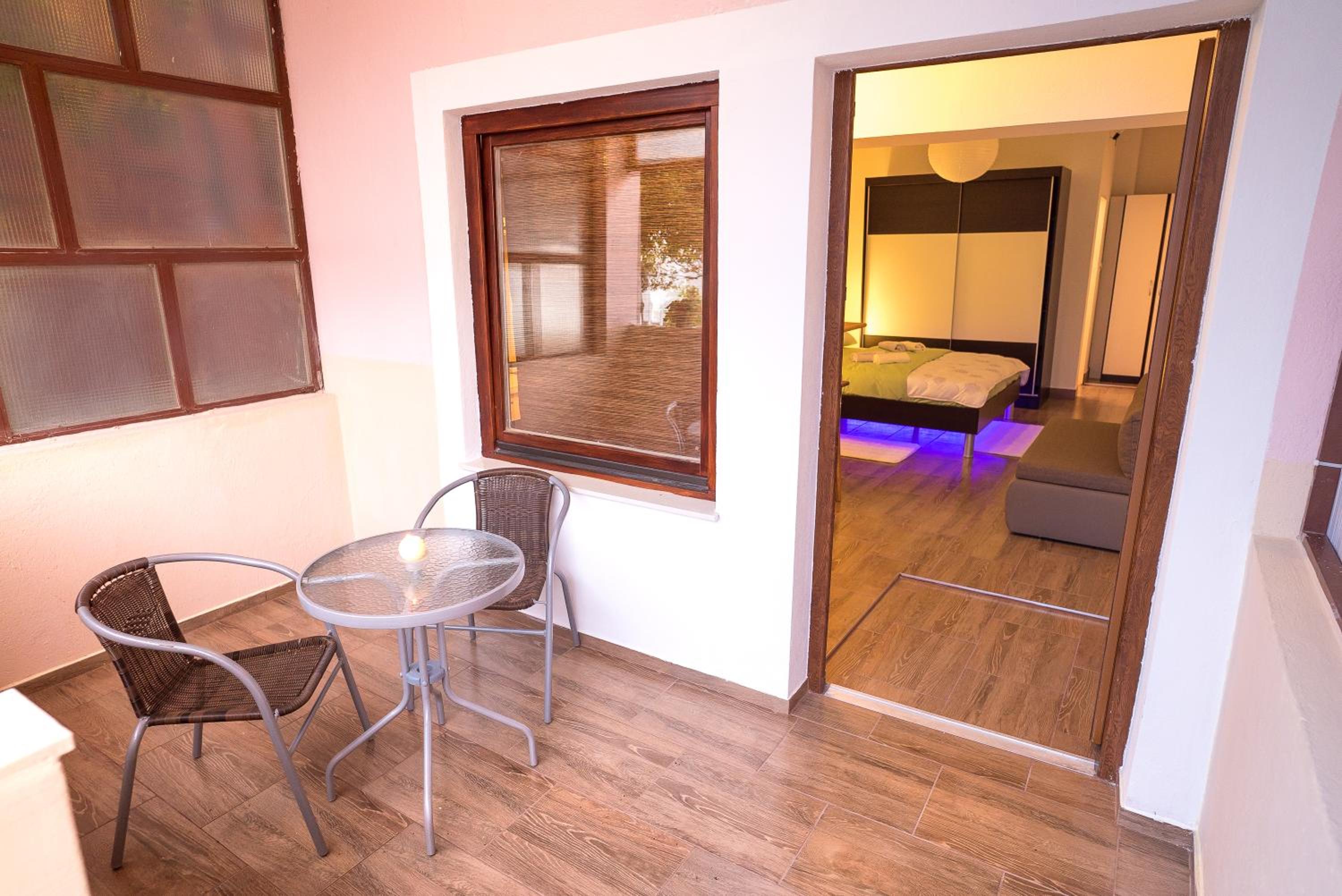 Apartments and Rooms Mare-Monti