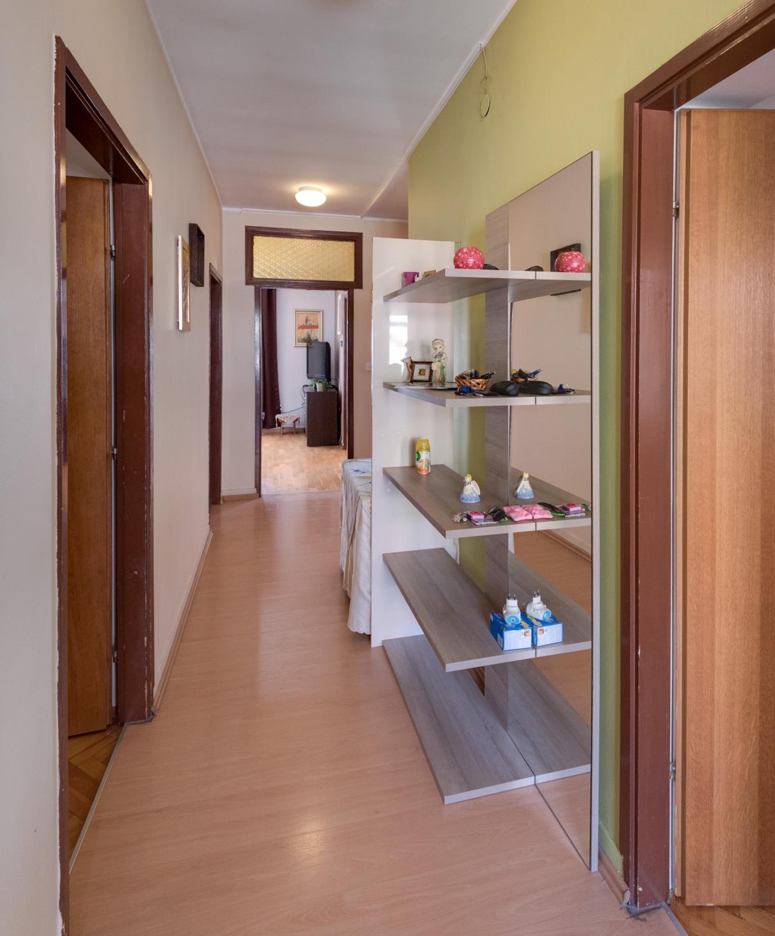 Lara Apartment