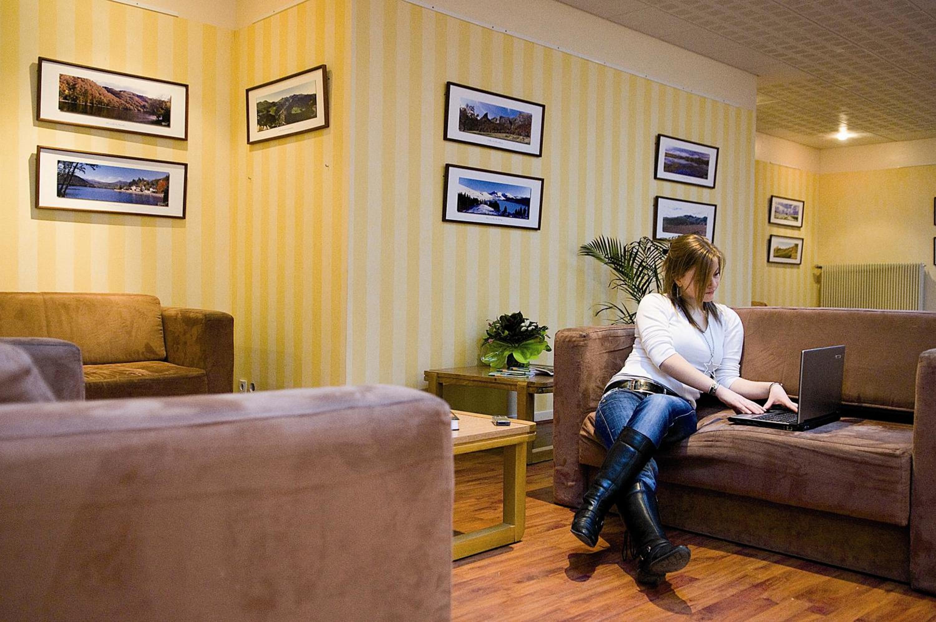 Lobby & Reception
