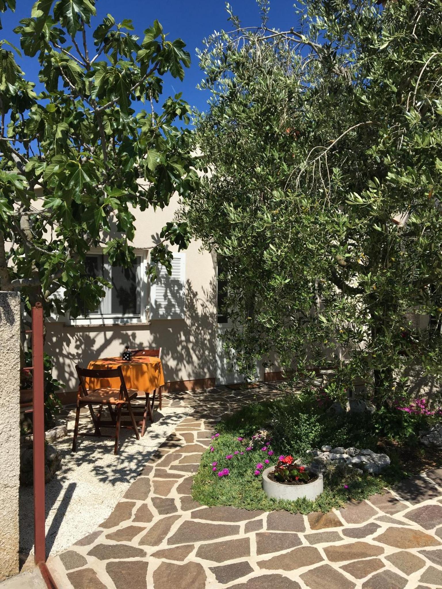 Leca- small house