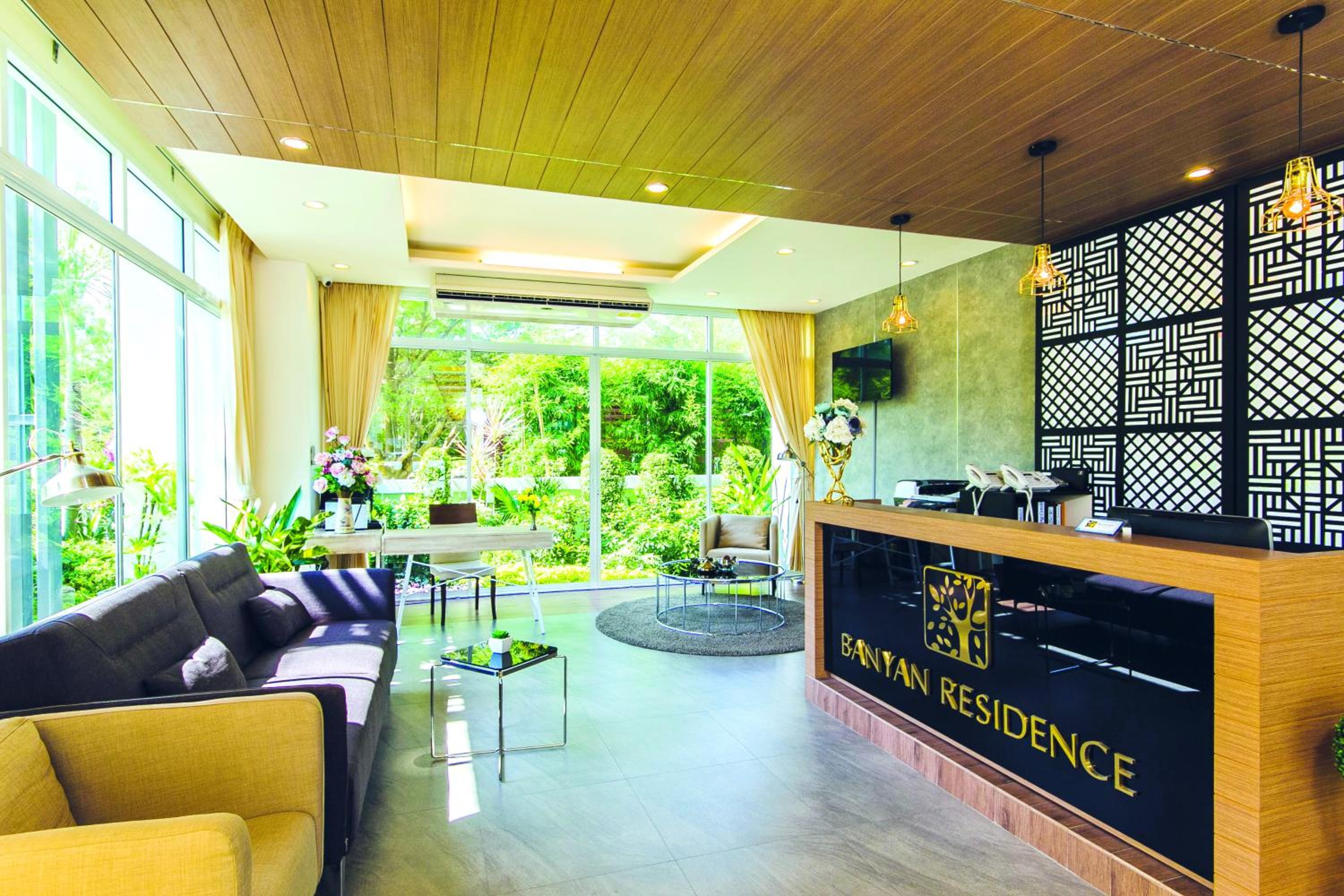 Lobby & Reception