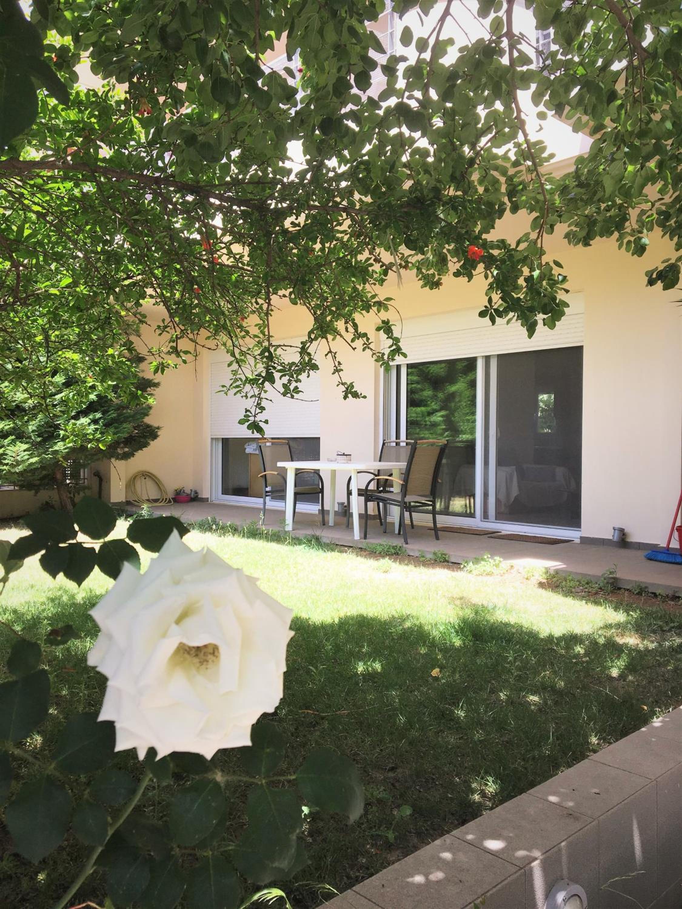 Hotel Rose Garden - Image 1