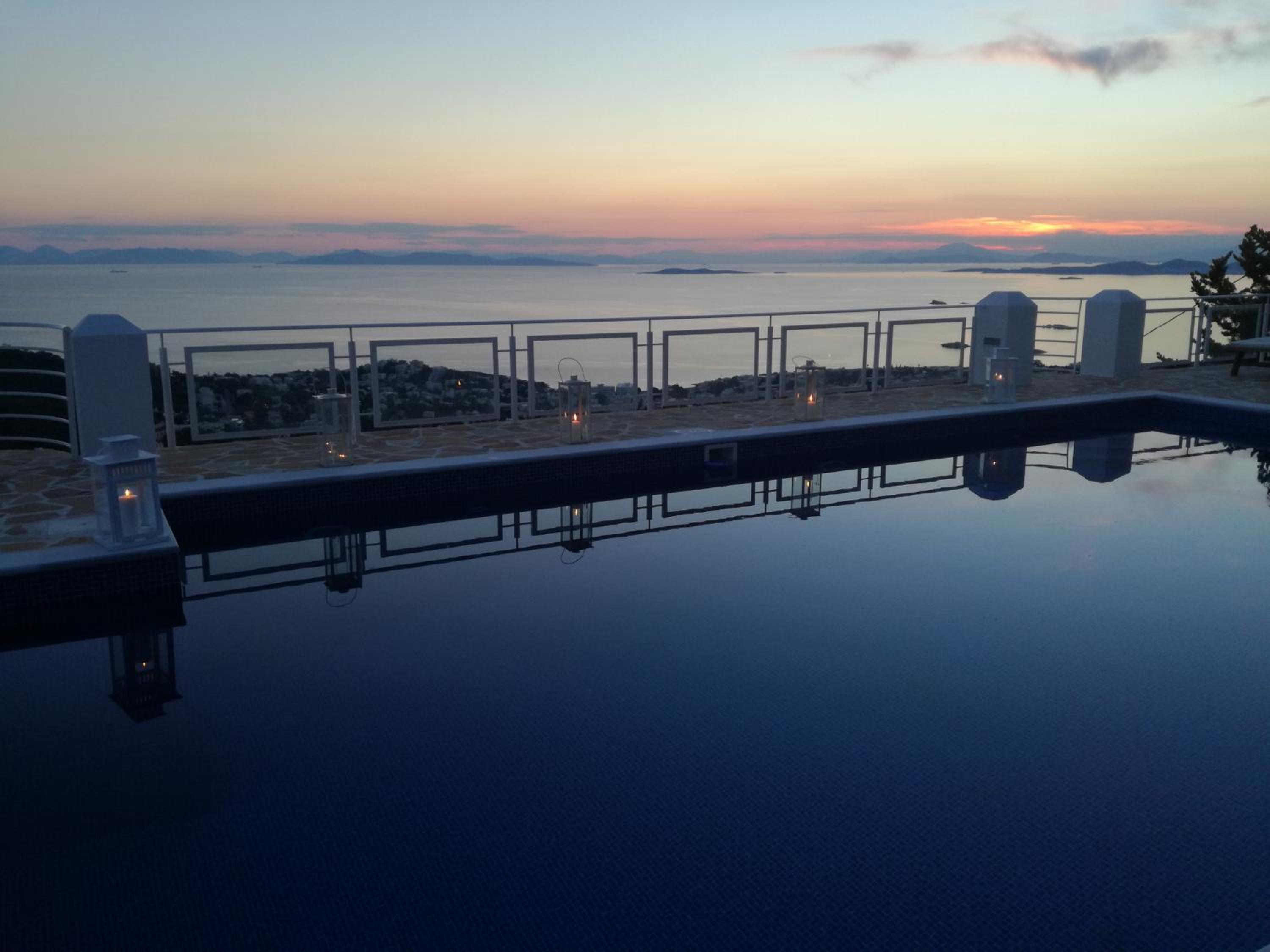 Hotel Infinity Blue Suite - Image 1