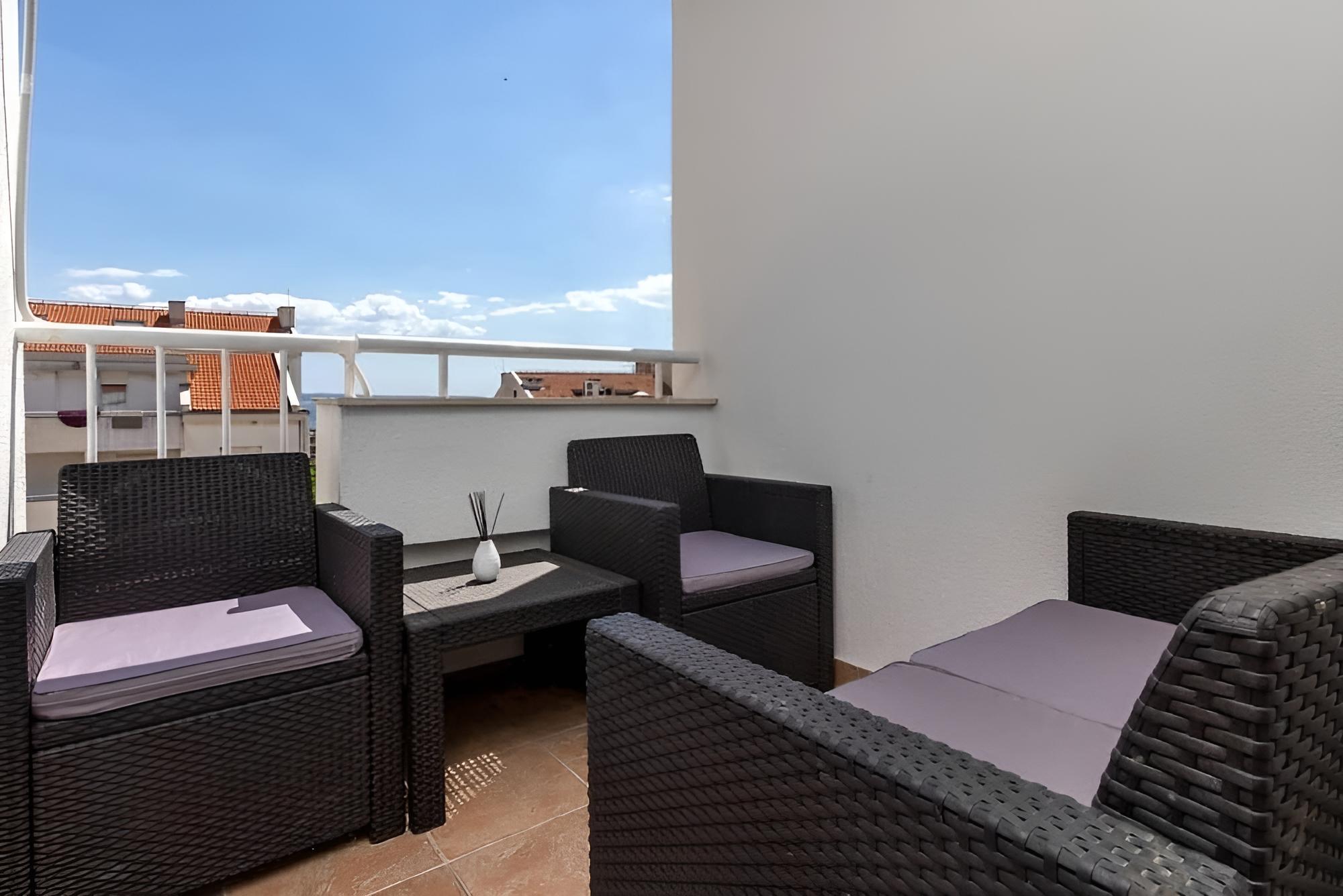 Jurmar - With Terrace - A1 photo 2