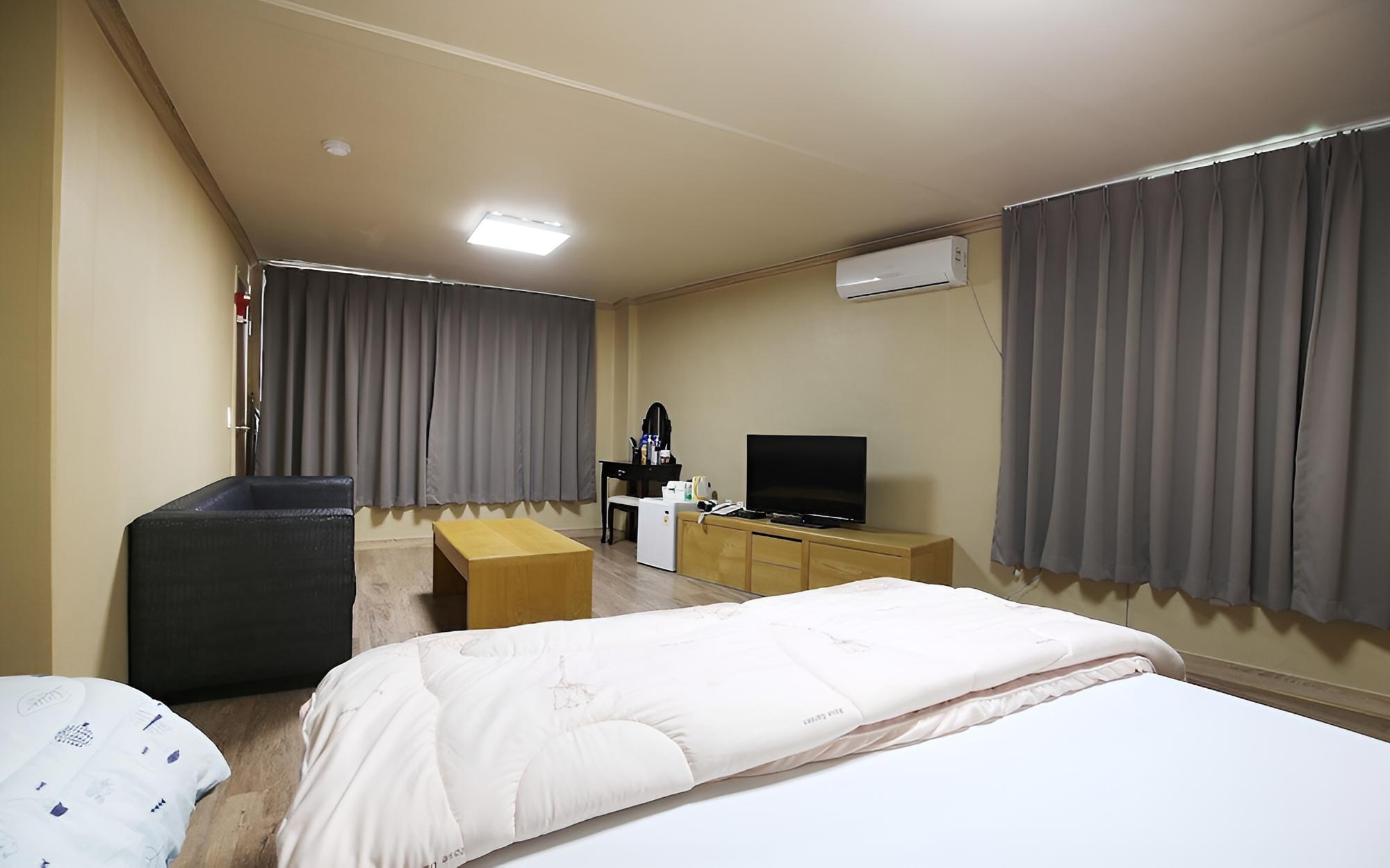 Jecheon W