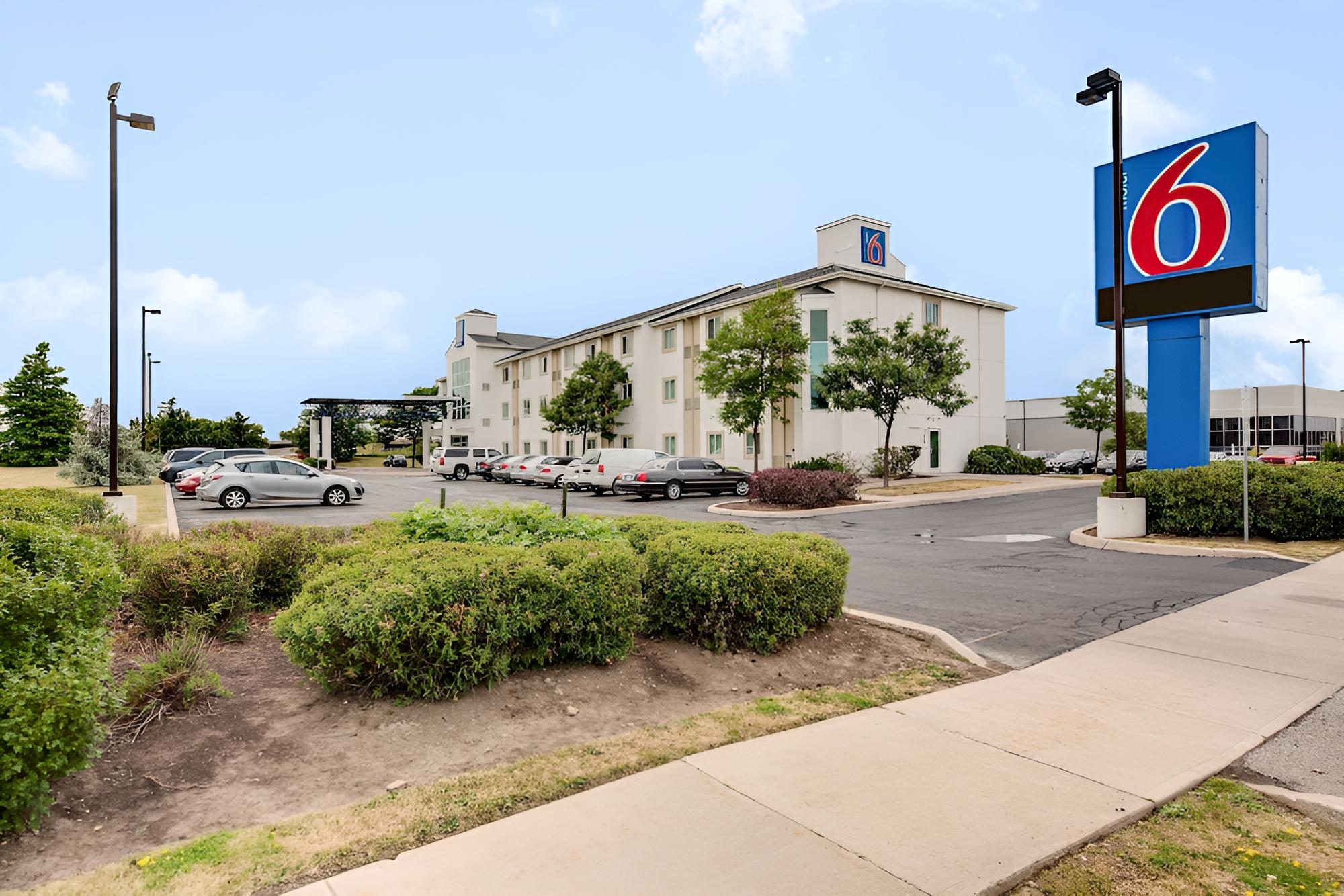 Motel 6 Brampton, ON - Toronto