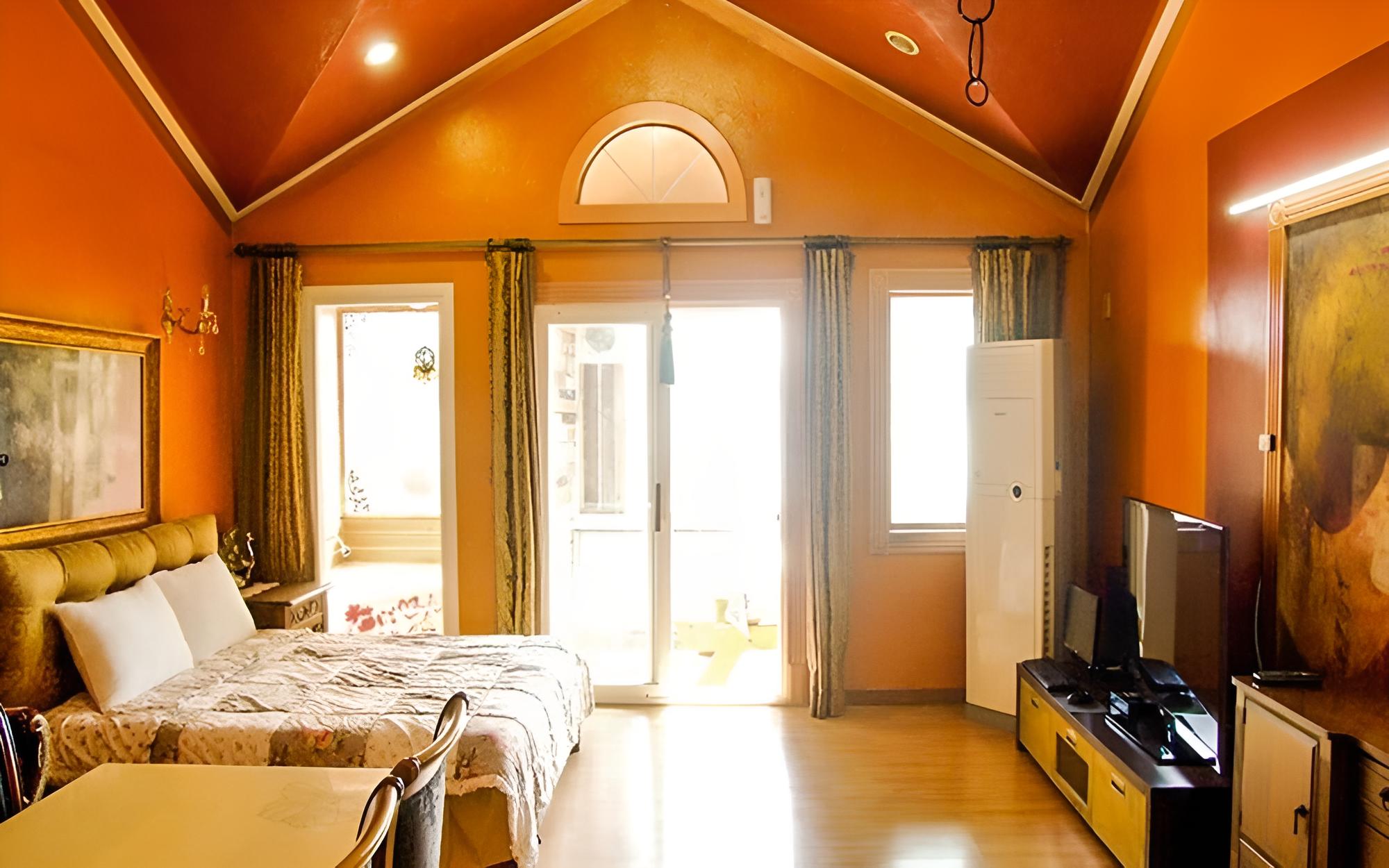 Geojedo Santa Monica Pension view 4