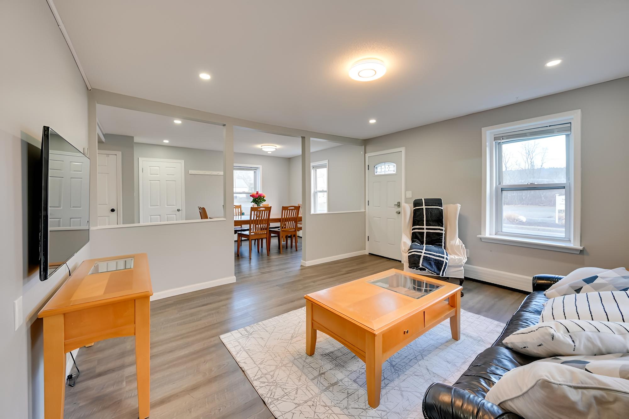 Family-friendly Avon Home: 10 Mi to Hartford!