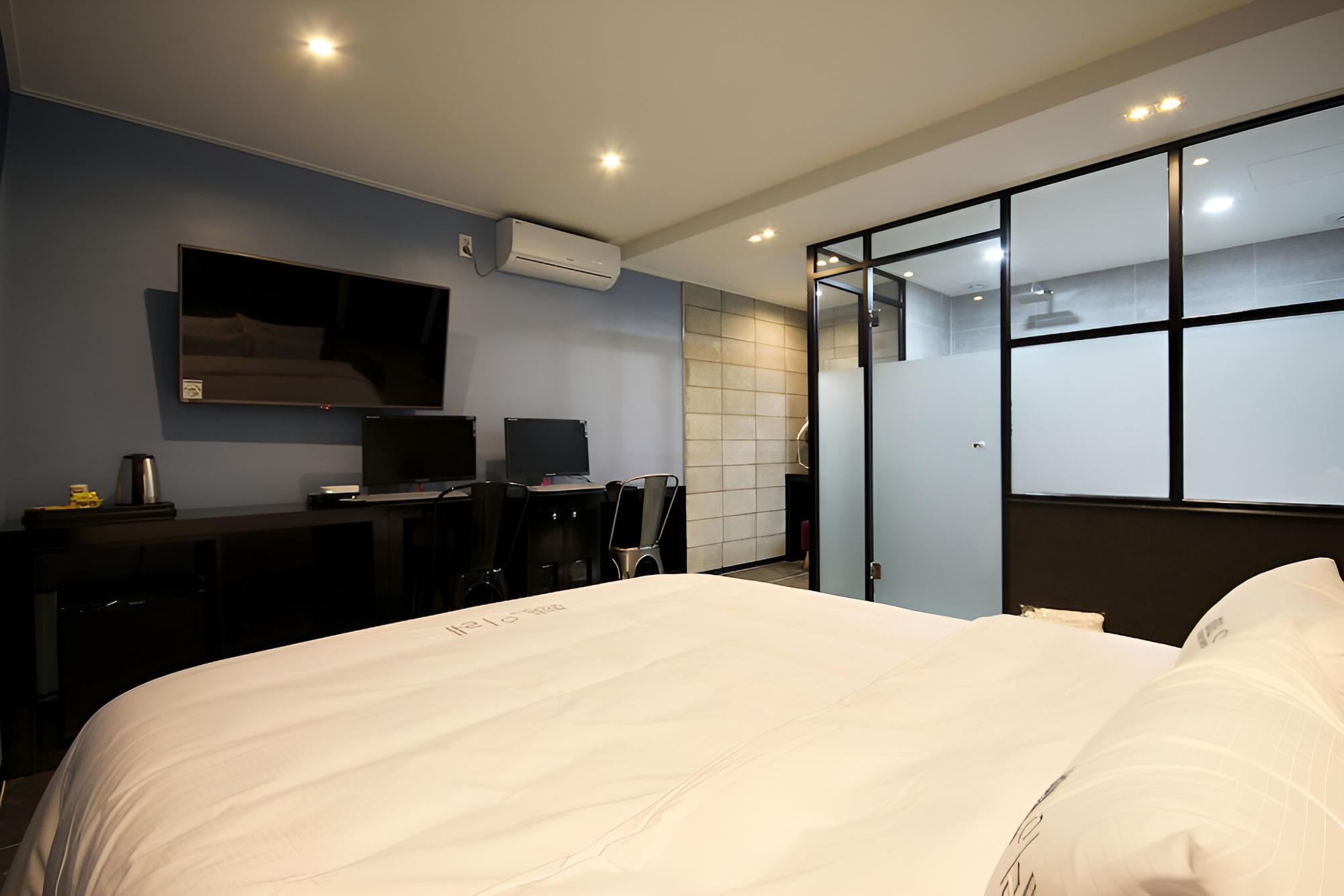 Photo 8