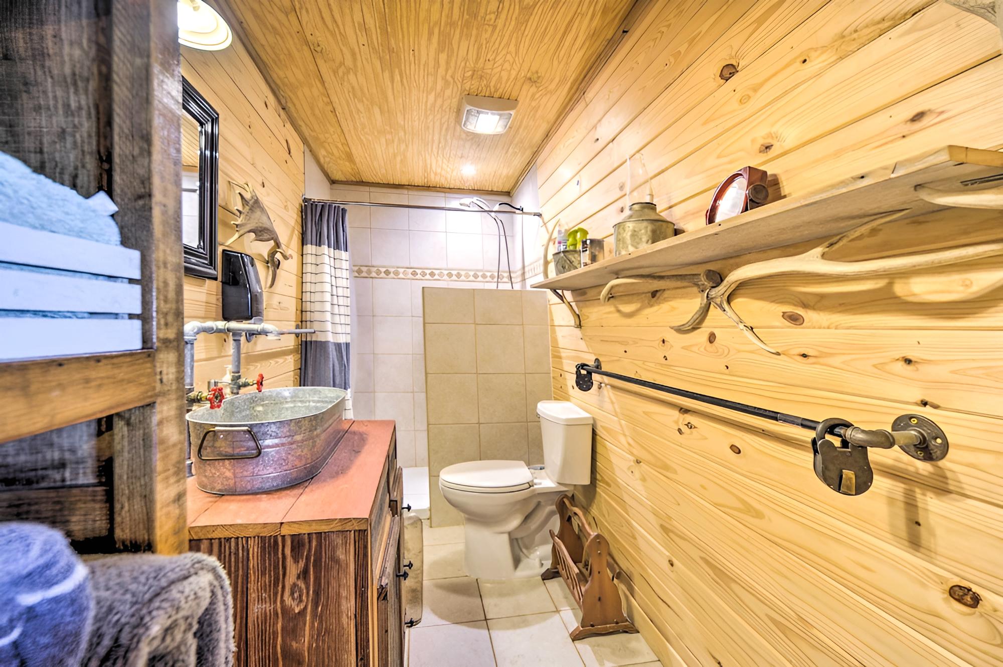 Fredericksburg Cabin: Rural Views & Wildlife!