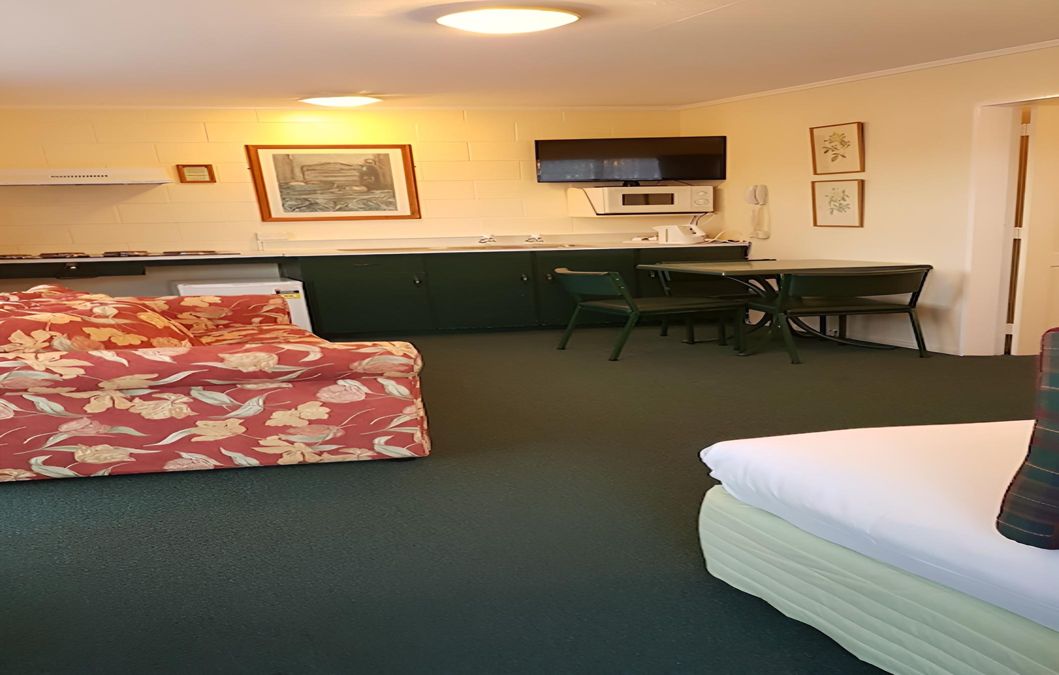 Rainbow Point Motel