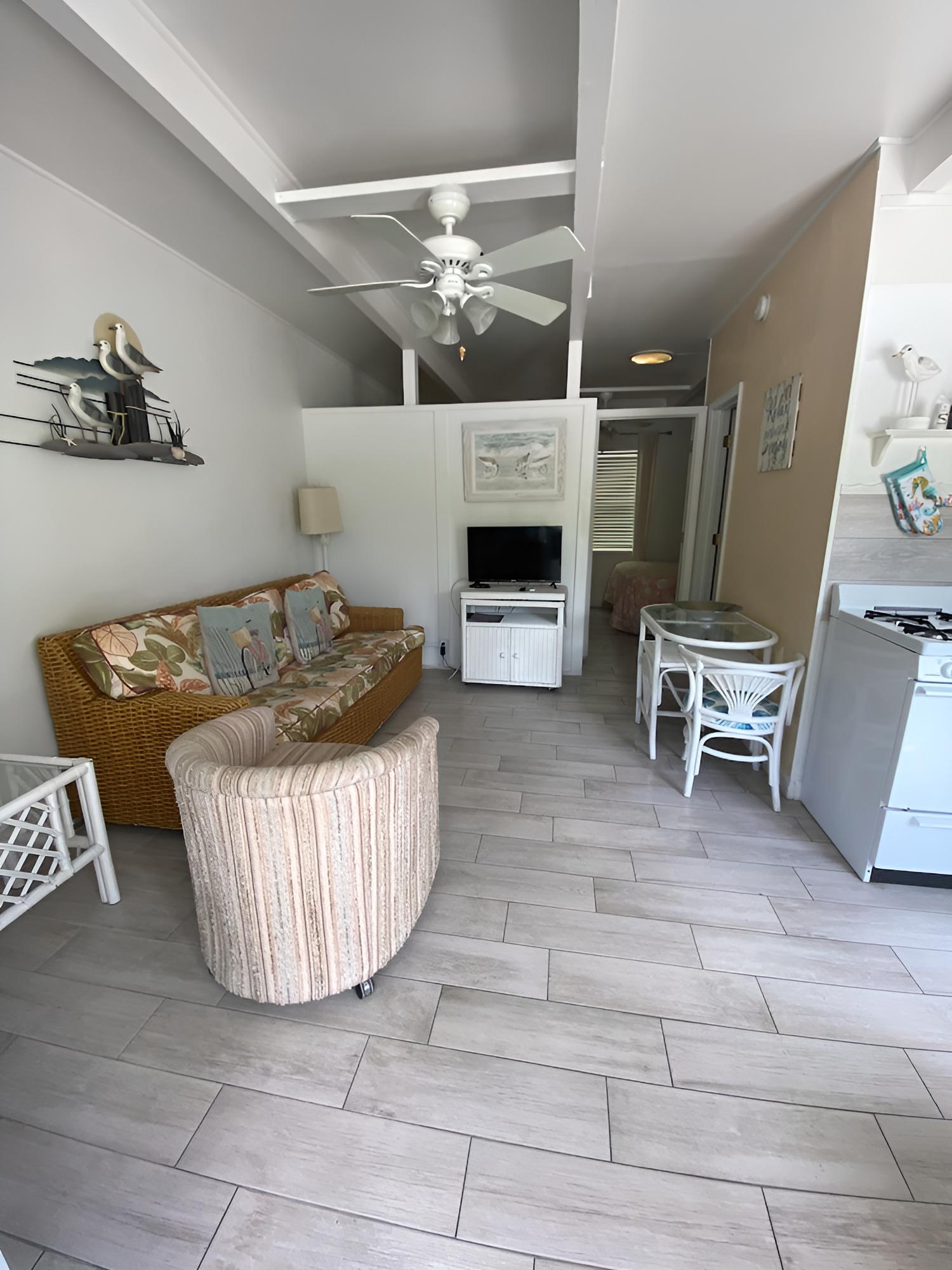 Tropical Winds Motel & Cottages