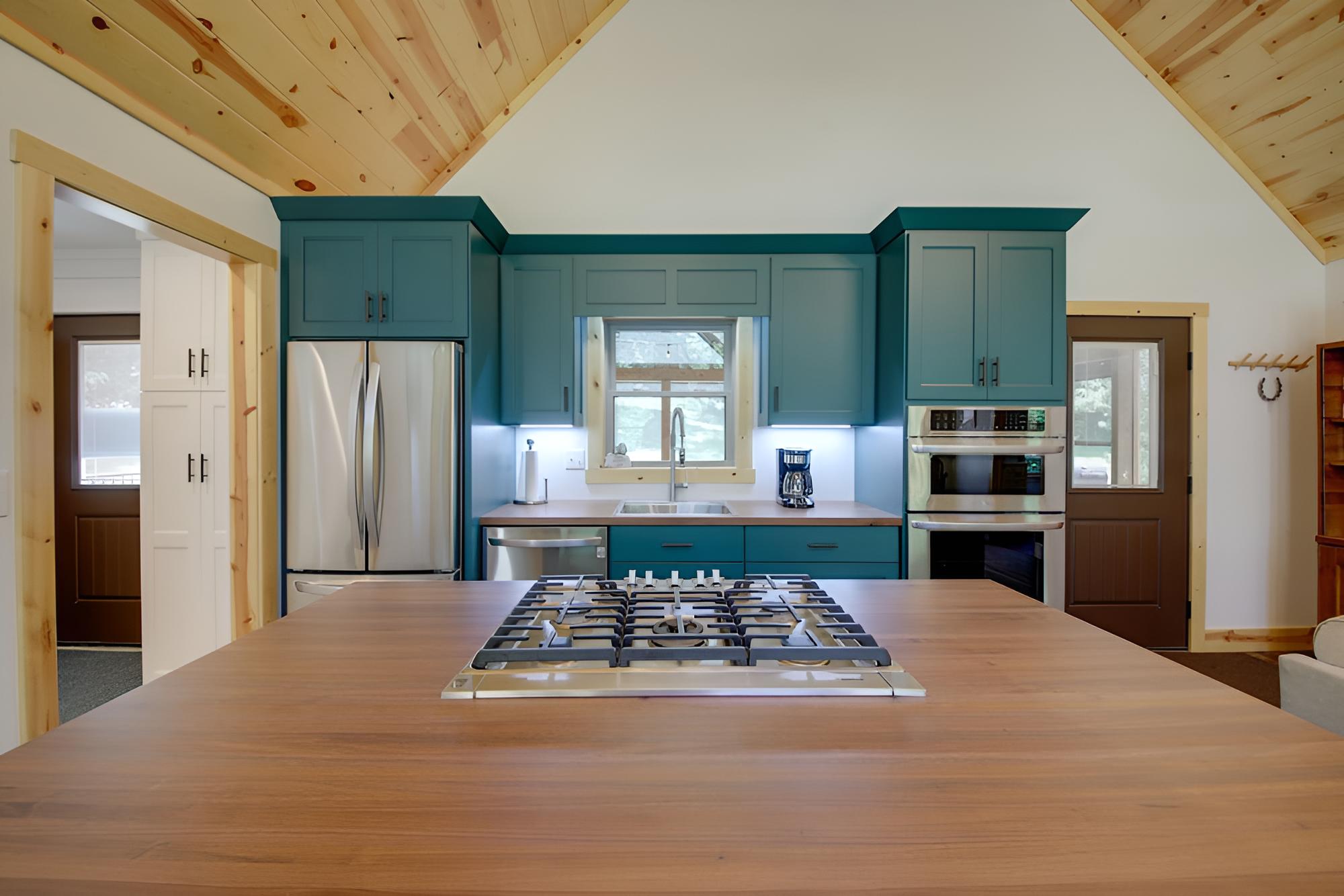 Family-friendly Indiana Cabin w/ Hot Tub & Decks