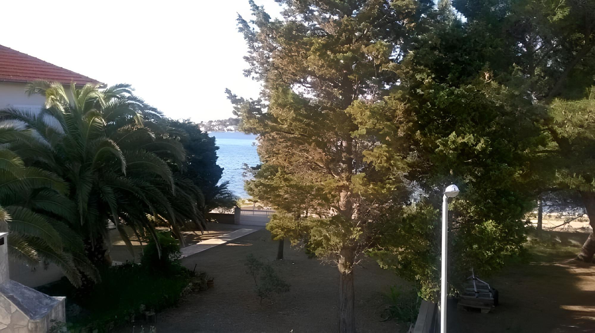 Goran - 30m Close to the Beach - A1 view 3