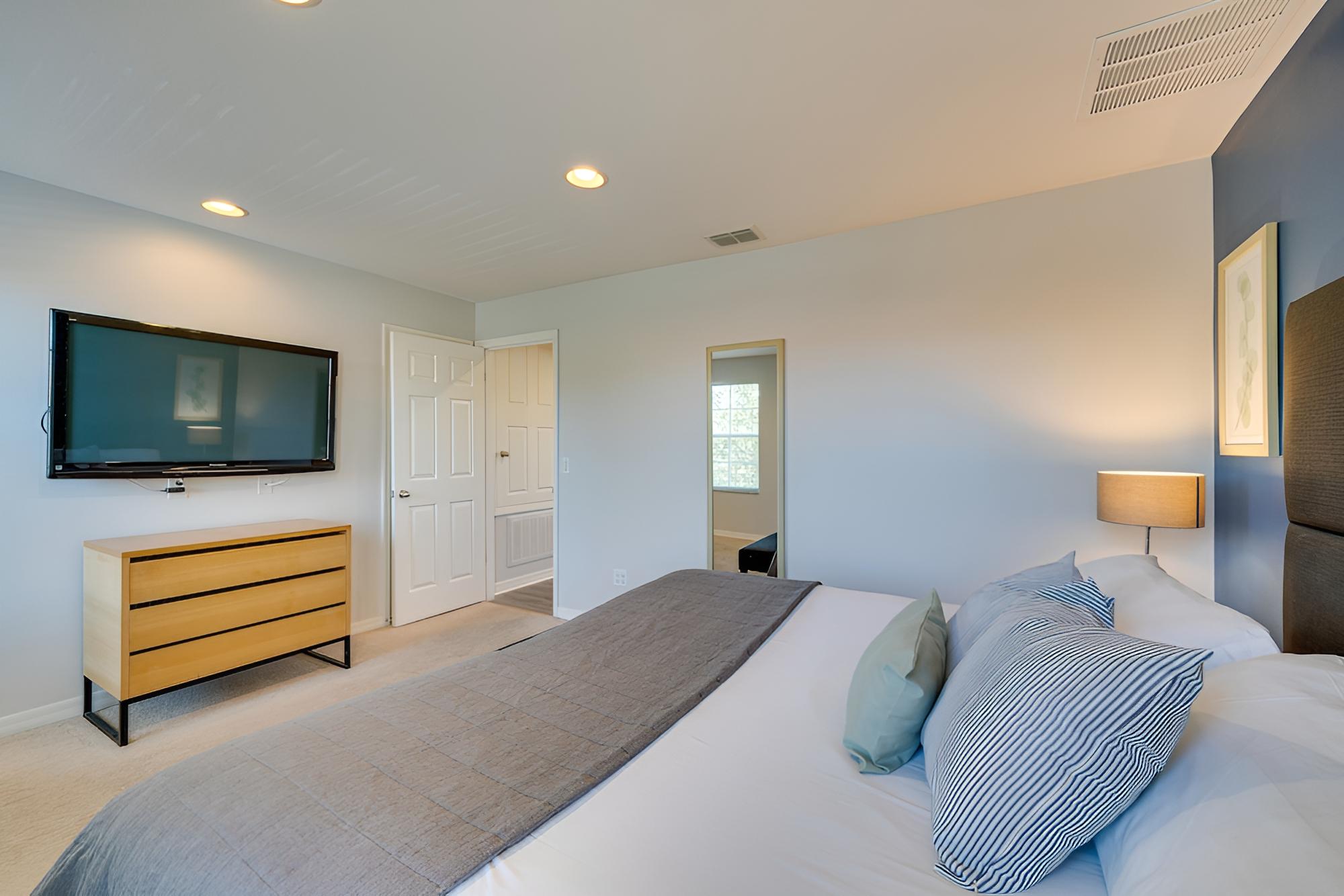 Kissimmee Townhome w/ Lanai: 4 Mi to Disney World!