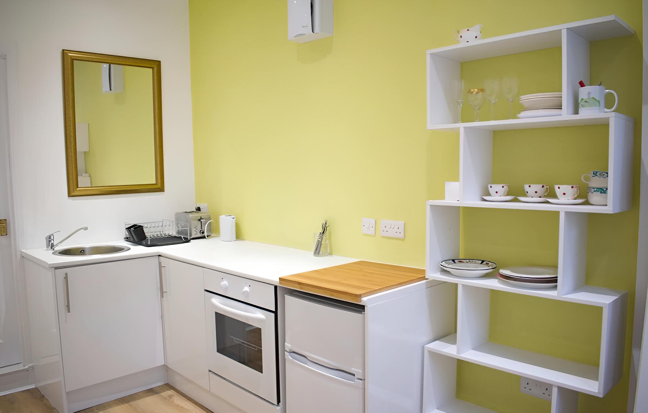 Bright Comfortable Studio Apt in Leith