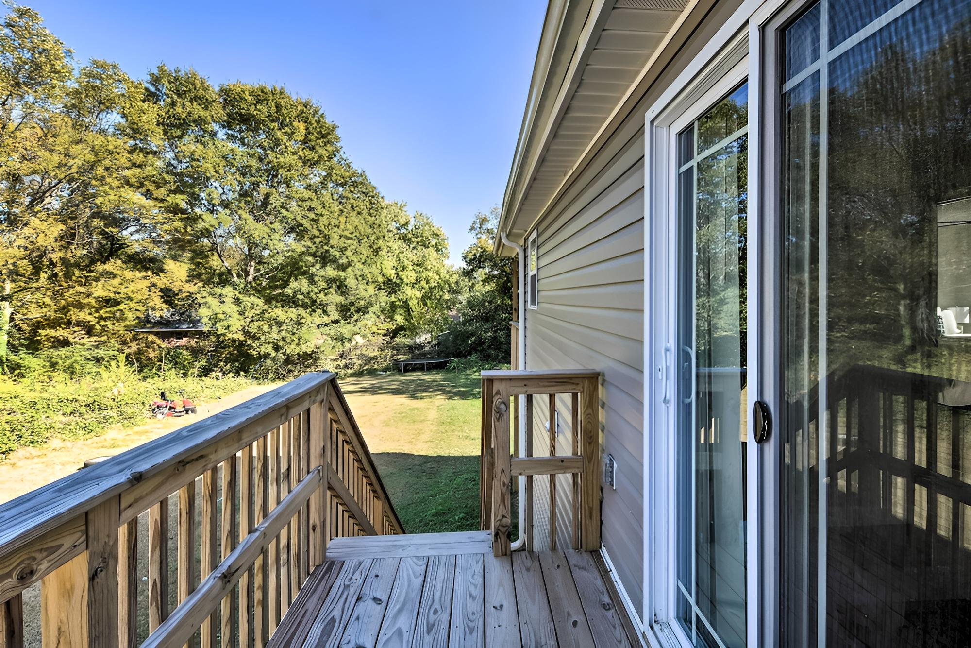 Family-friendly Greer Home w/ Balcony & Yard!