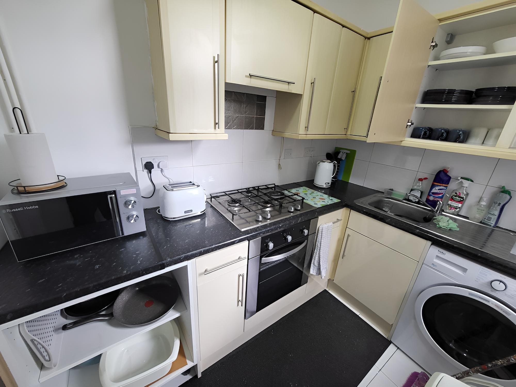 Comfortable House near Etihad Stadium