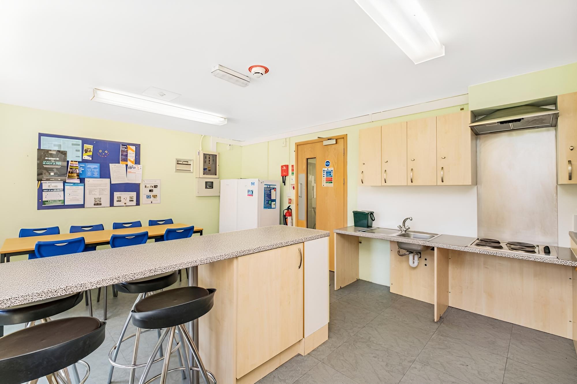 Bright Ensuite Rooms HATFIELD - SK view 2