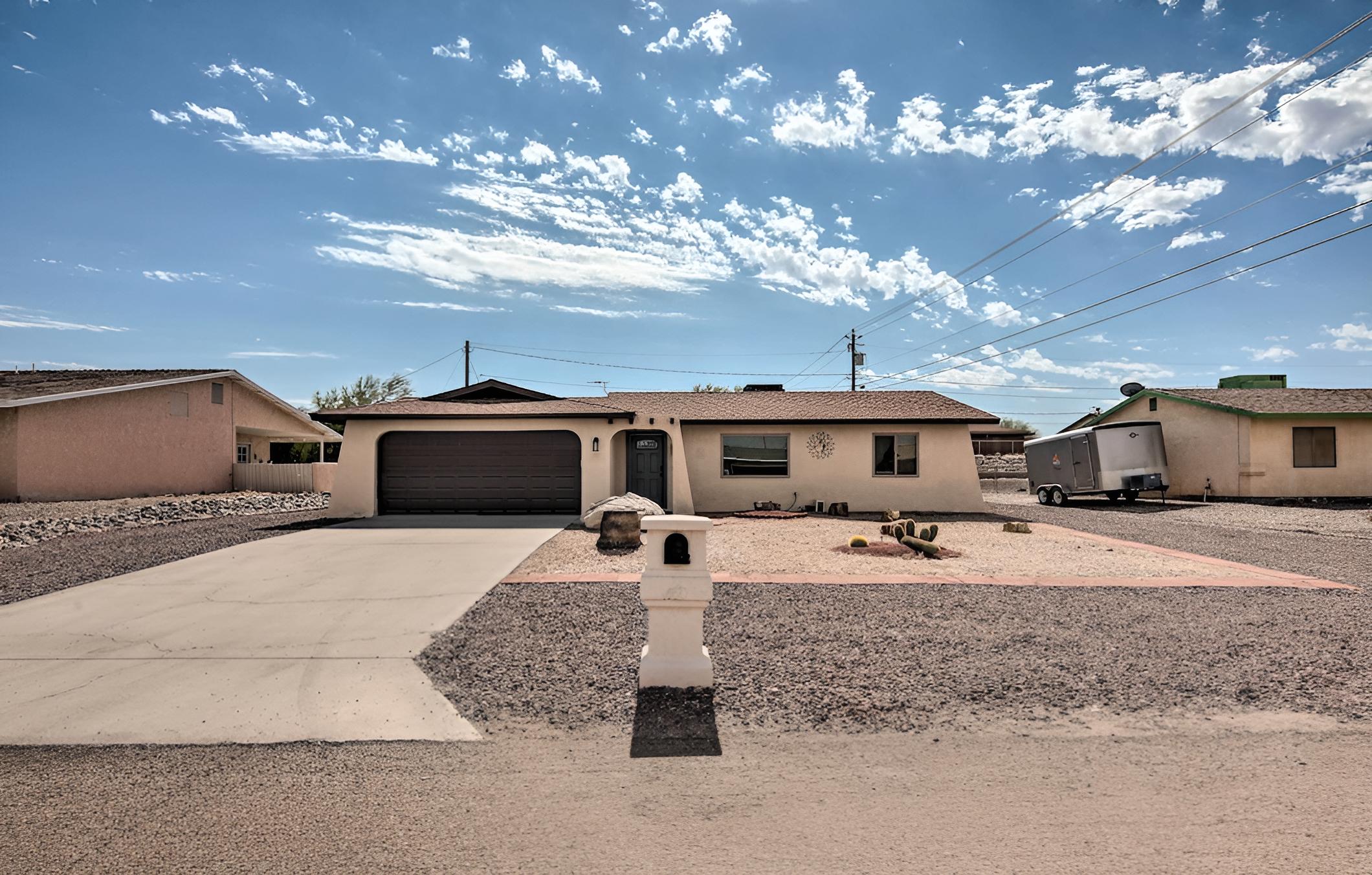 Updated Home W/patio, 5 Mins to Lake Havasu!