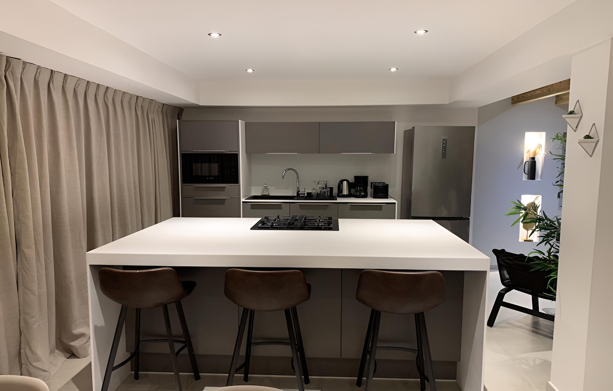 Modern 4 Bedr 2.5 Bathr House With Sea View