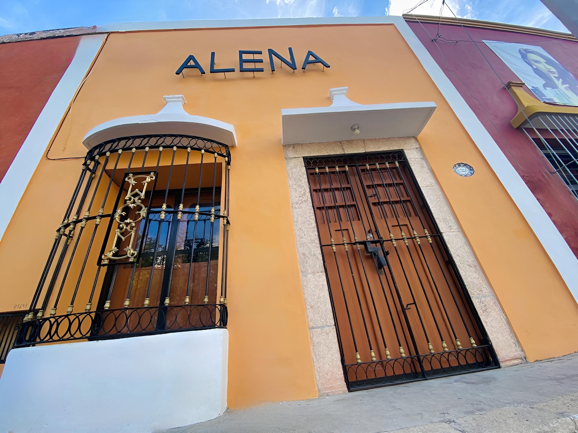 Alena Hostal