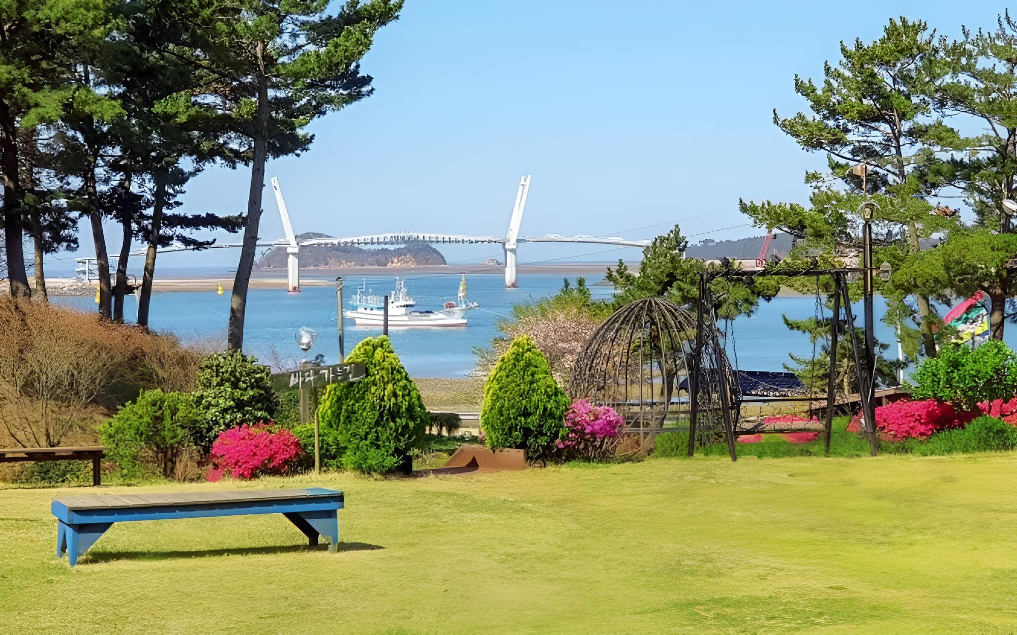 Taean Avec Mont Pension