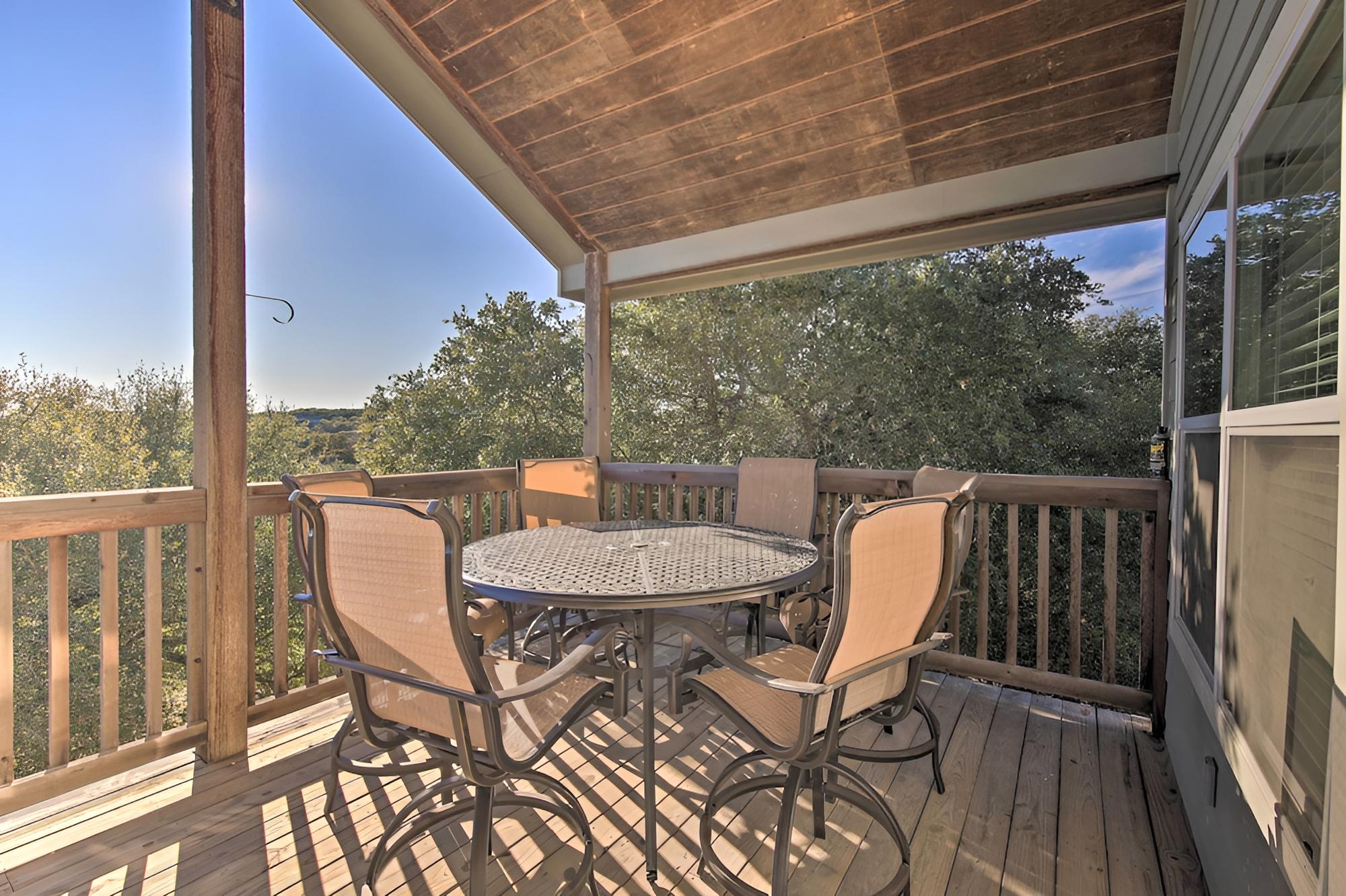 House w/ Outdoor Oasis < 3 Miles From Canyon Lake!