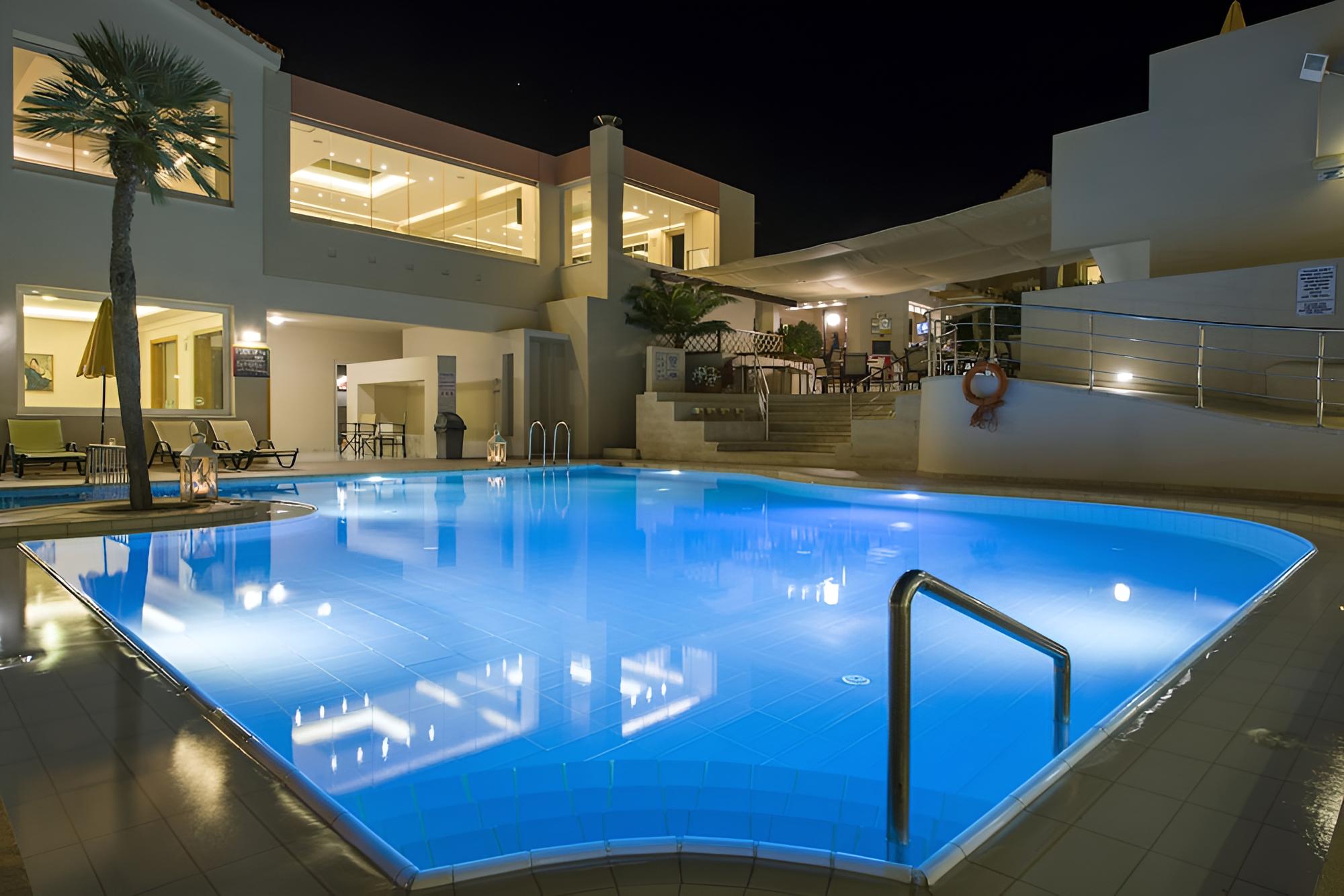 Toxo Hotel & Apartments
