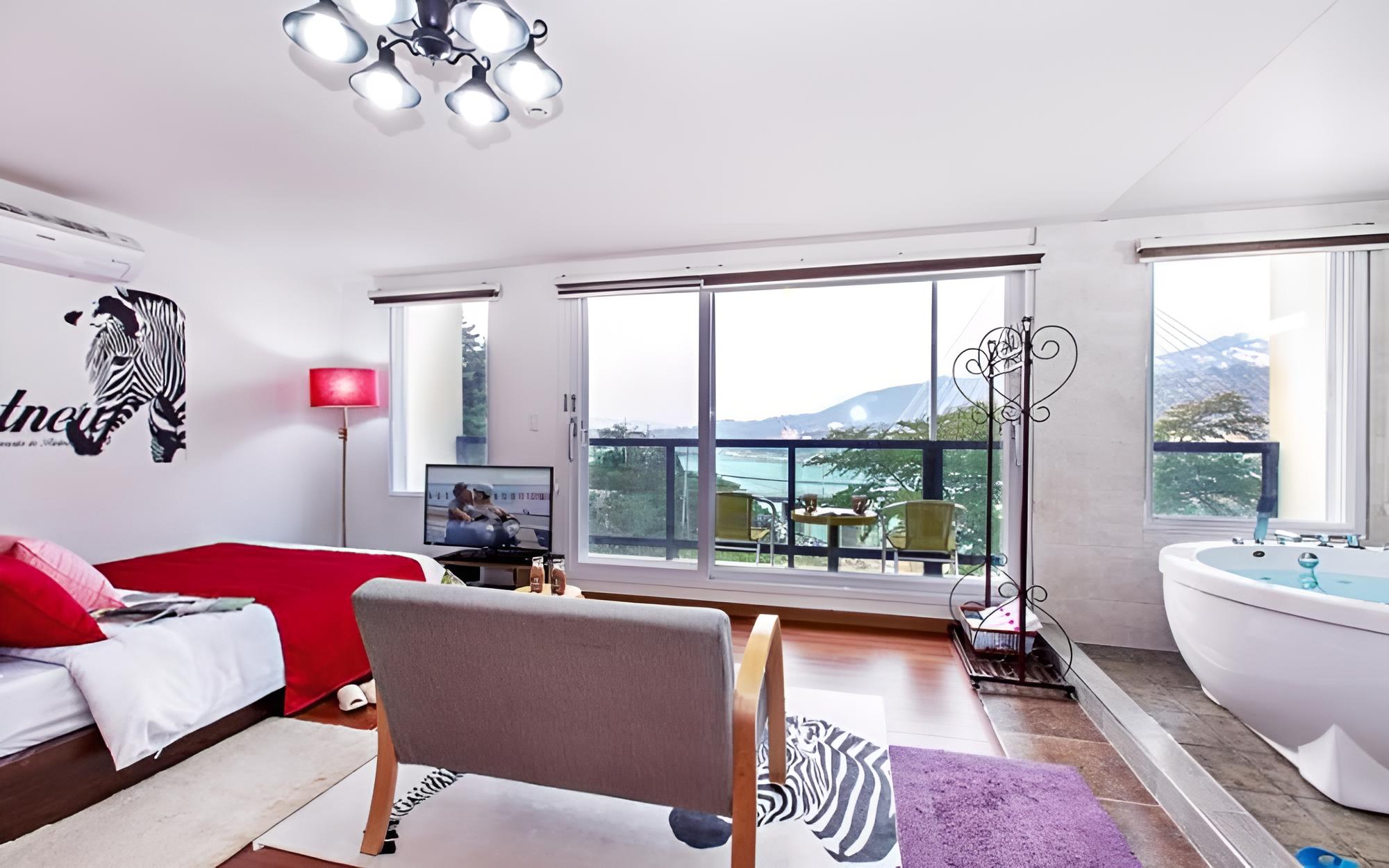 Jecheon Montmartre Pension view 4