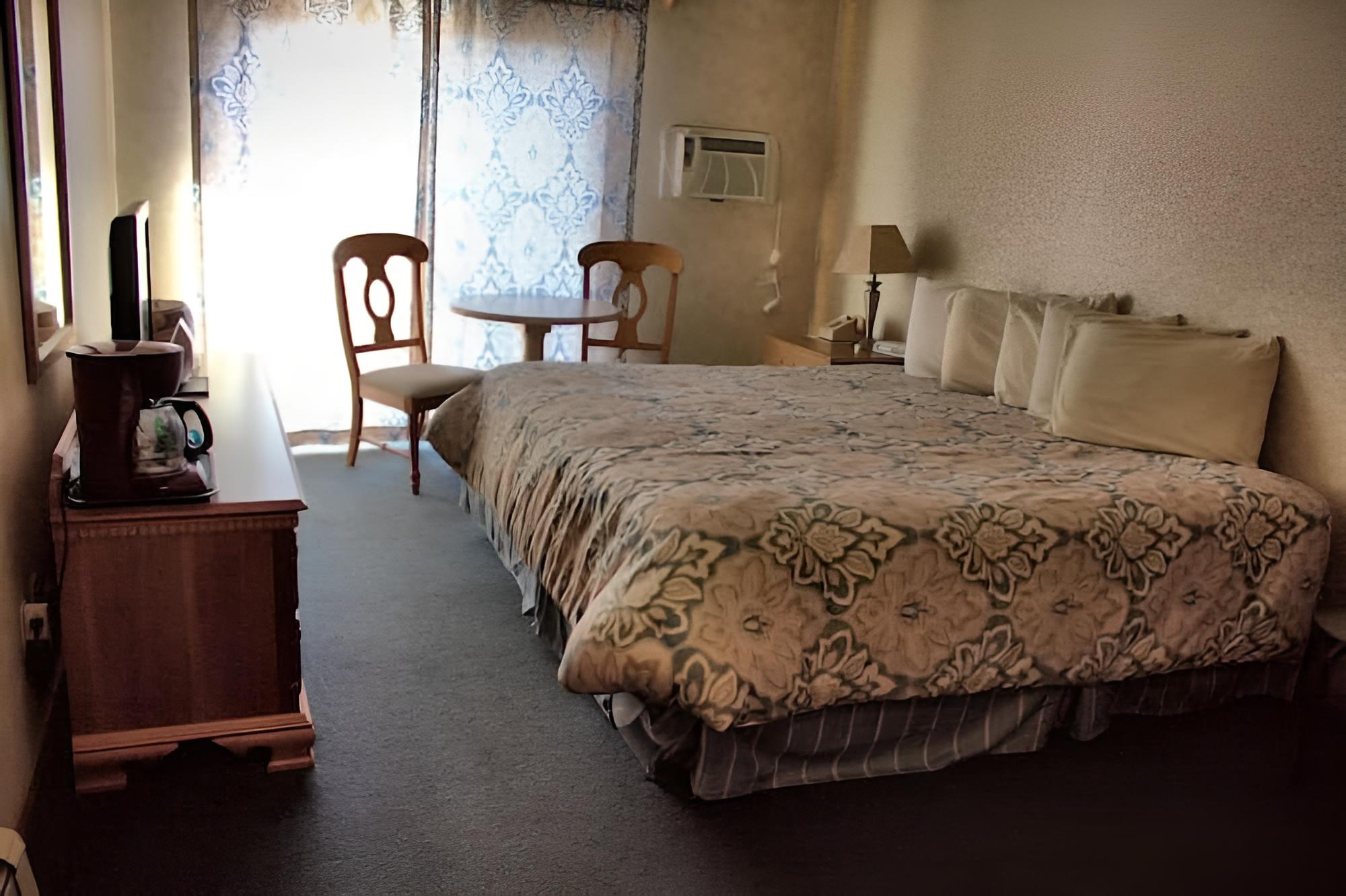 Pier Plaza Lodging