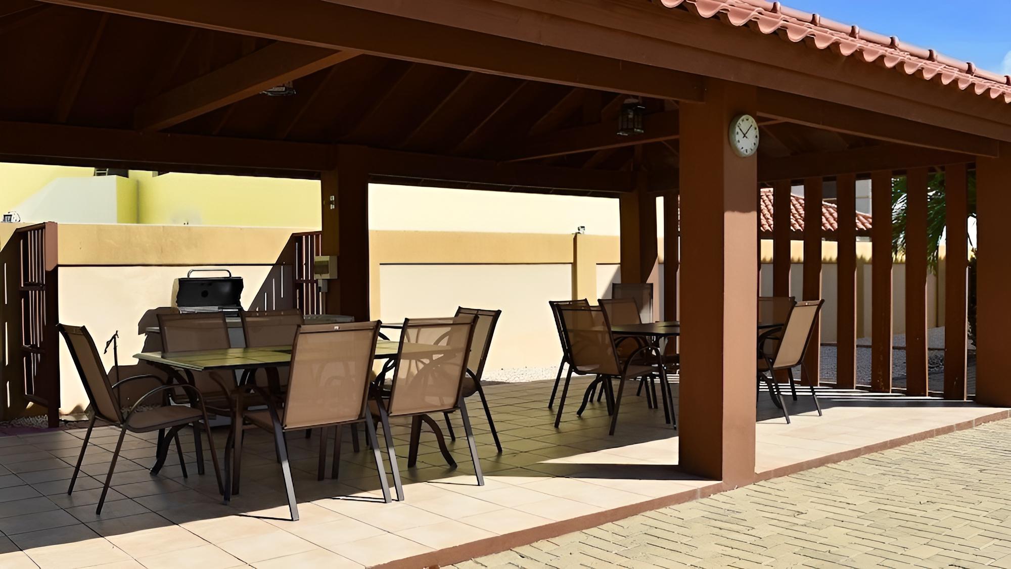 Aruba Breeze Condo