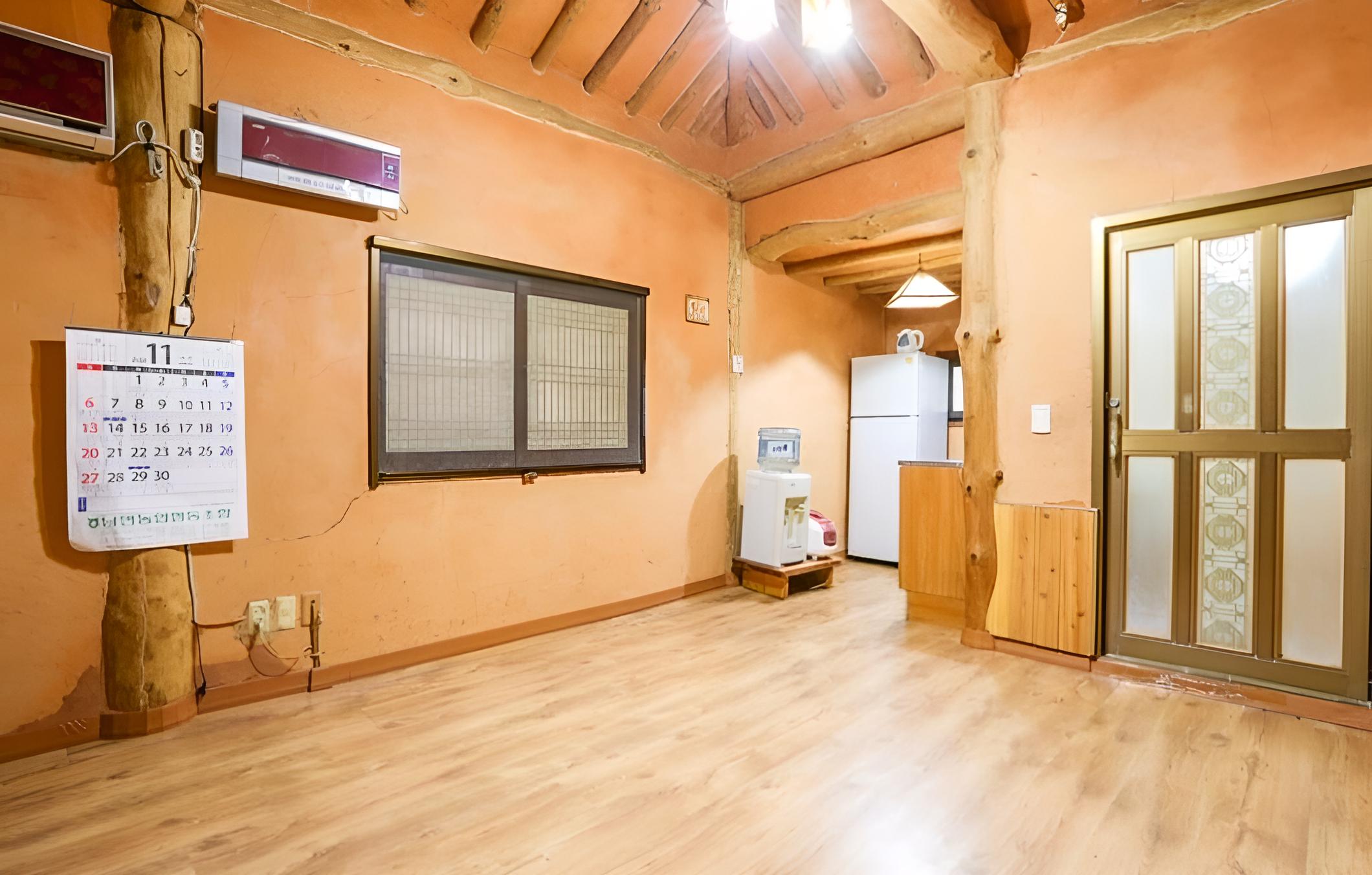Taean Yetjip Hwangtobang Pension