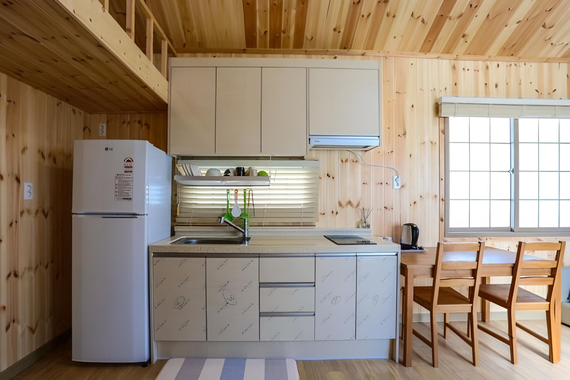 Jeju Woljeong Cello House Pension view 4