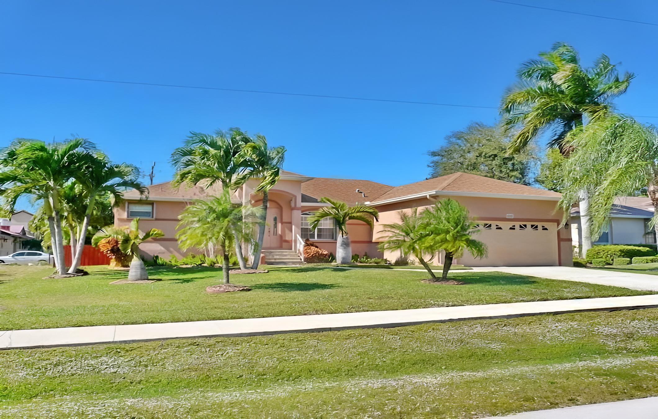 264 Castaways Street view 3