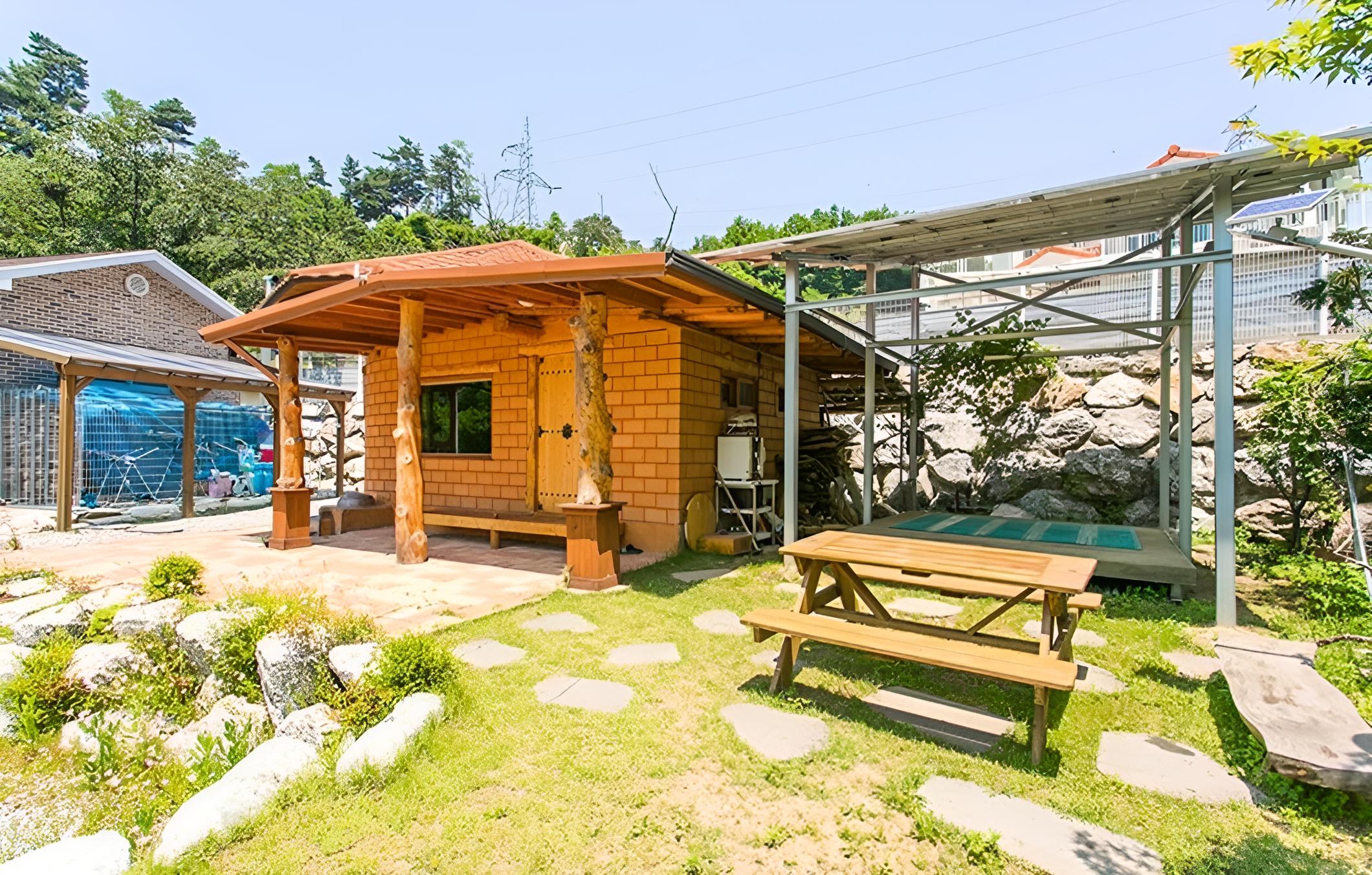 Donghae Red Clay Gueasthouse Pension