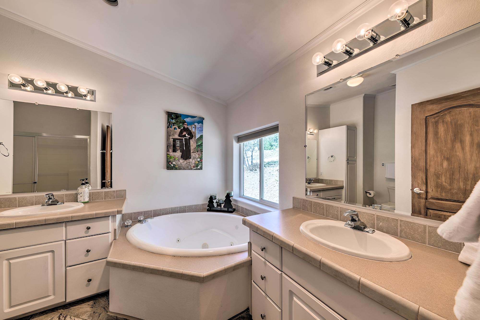 Tree-lined Alto Cabin: Near Parks & Trails!