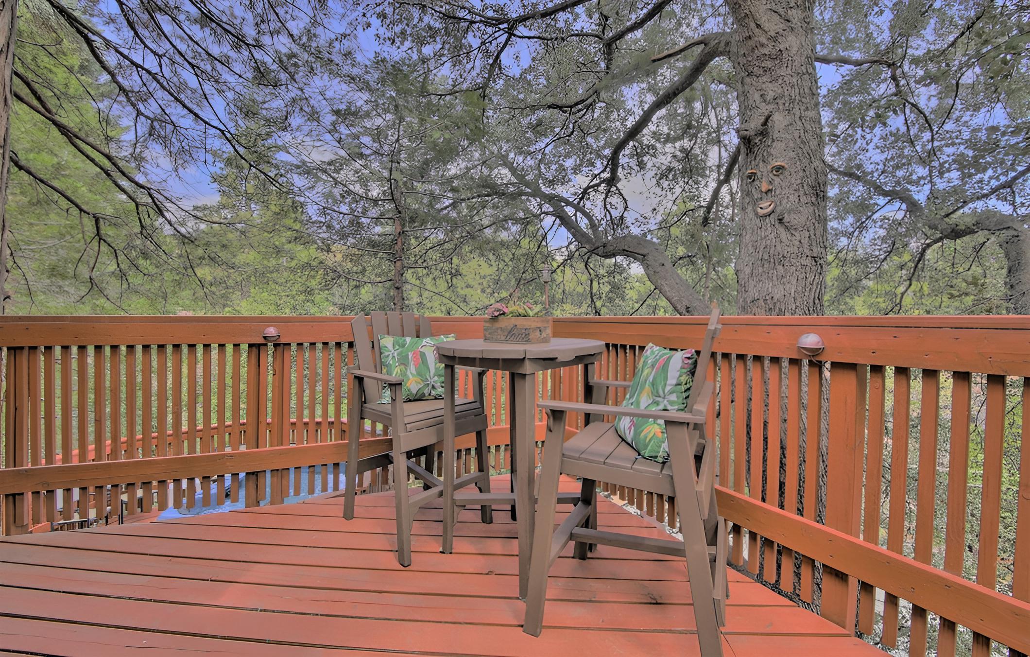 Cozy Lake Arrowhead Cabin w/ Hot Tub & Deck!