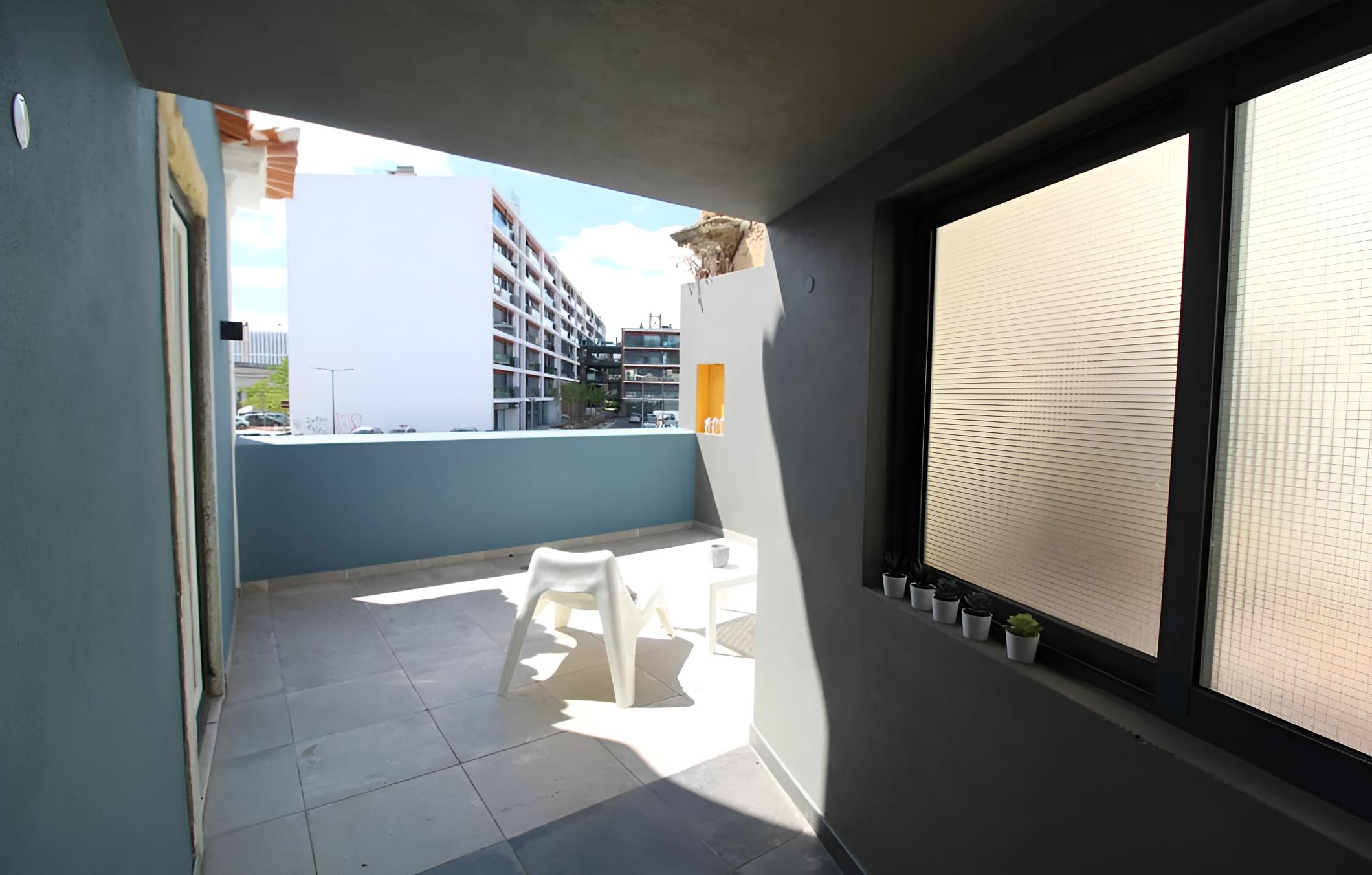 Bright 1 BD W/ Lovely Balcony in Lisbon
