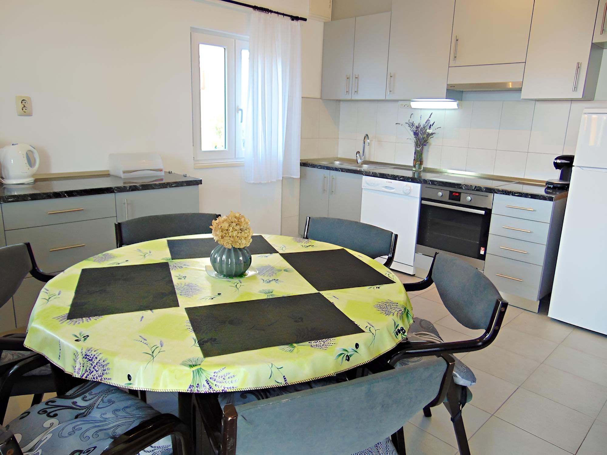 Vin - Excellent Location and Close to the sea - A view 3