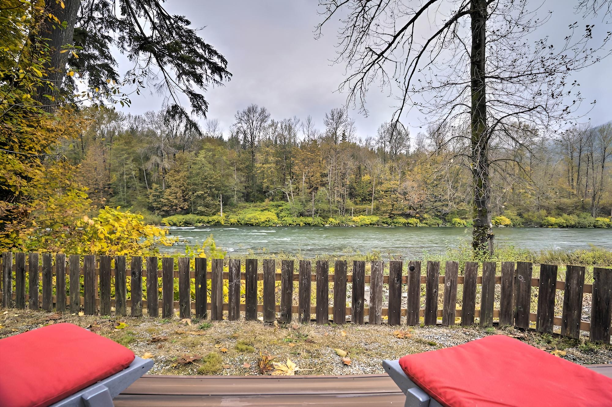 Riverfront Gold Bar Cabin w/ Hot Tub & Mtn Views!
