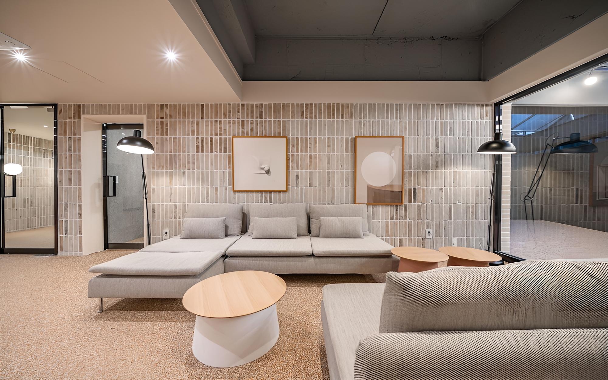 Photo 77