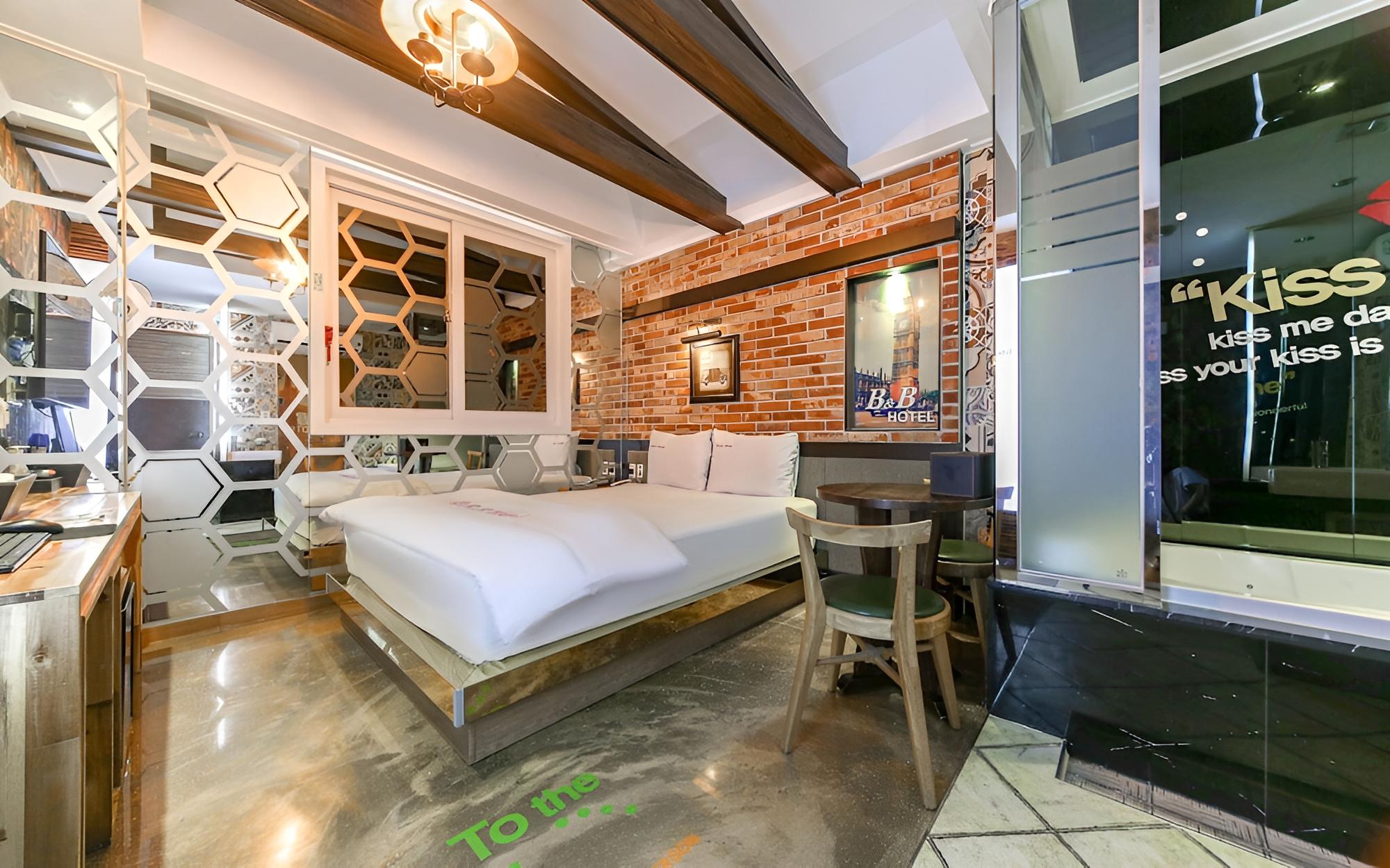 Daegu Dongseongno B and B view 2
