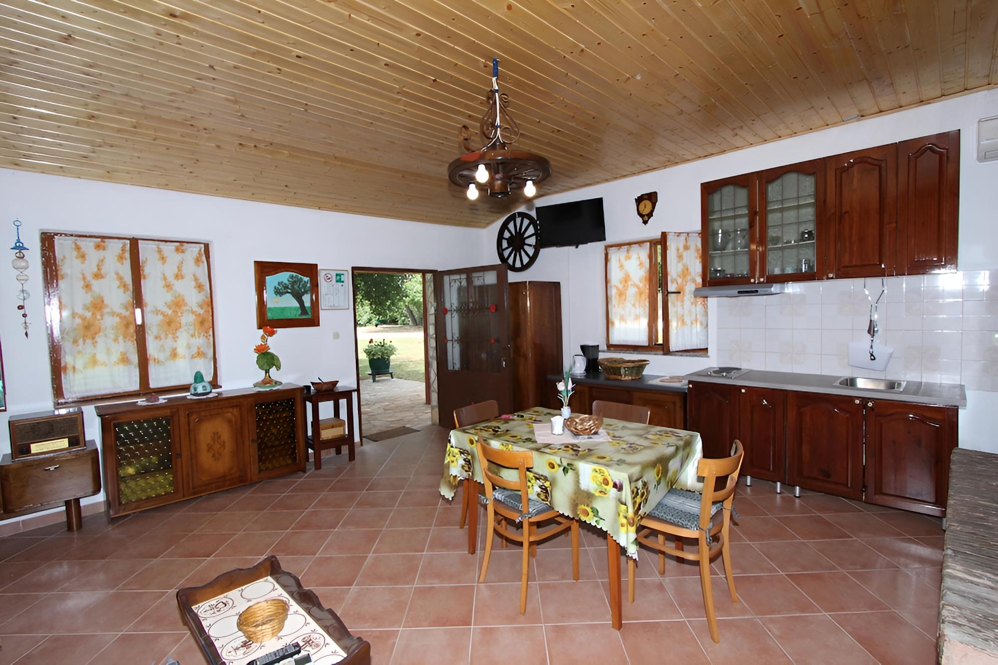 Holiday House Nar