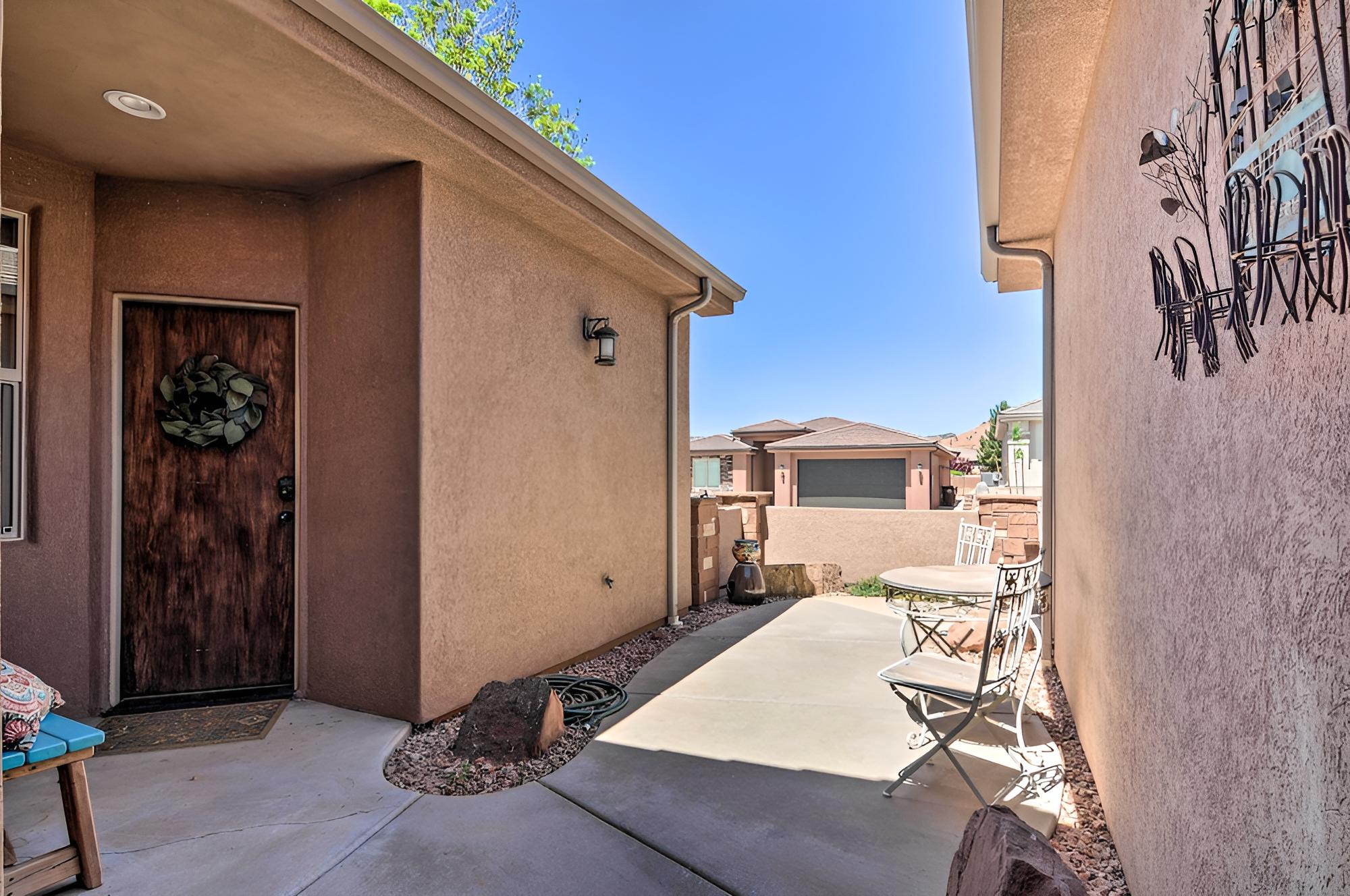Elegant Kanab Home: Mtn Views & Hiking Trail!