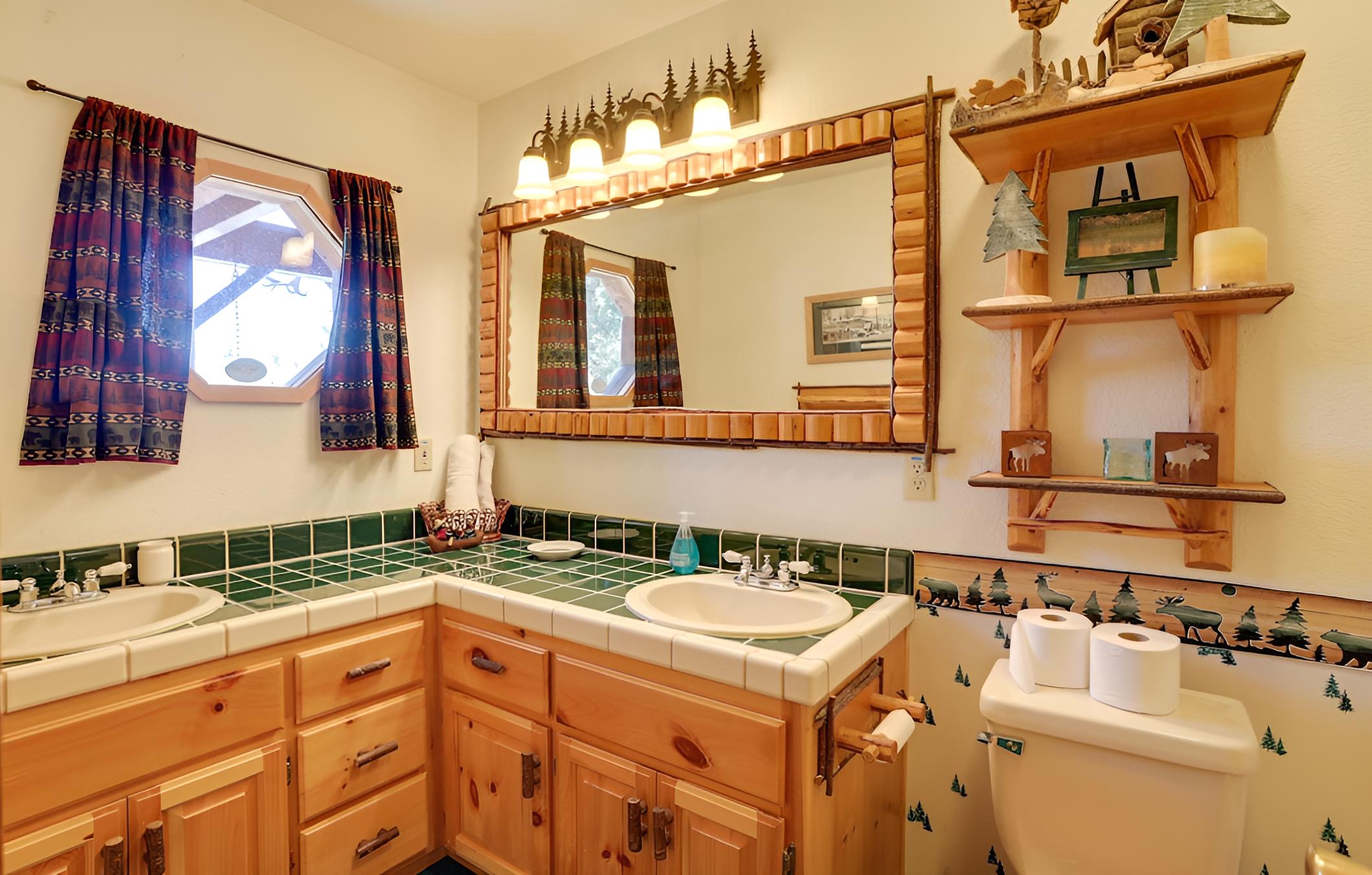 Rustic Log Cabin in Big Bear Lake ~ 4 Mi to Water!