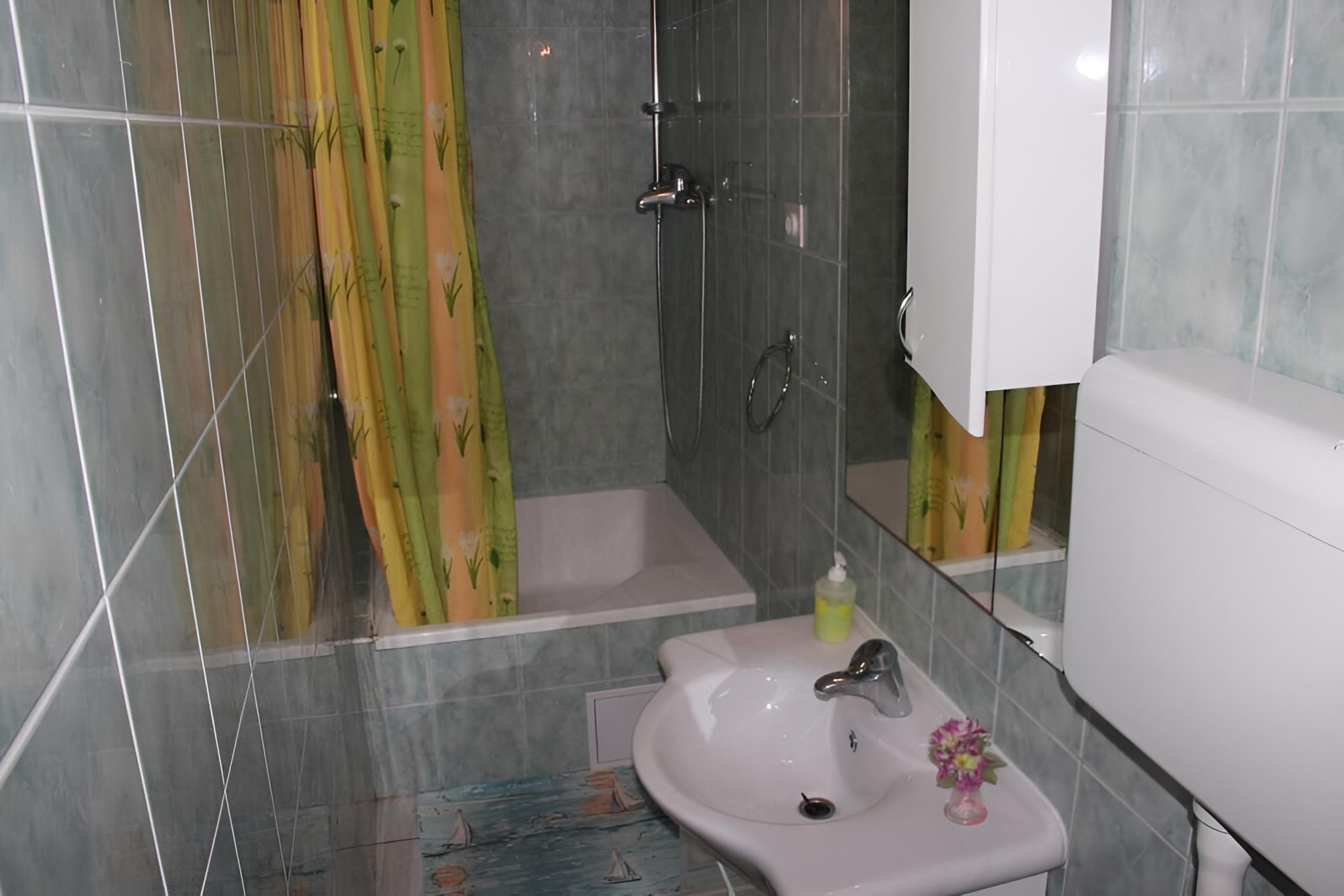 Brane - Great Location & Garden Terrace - A1